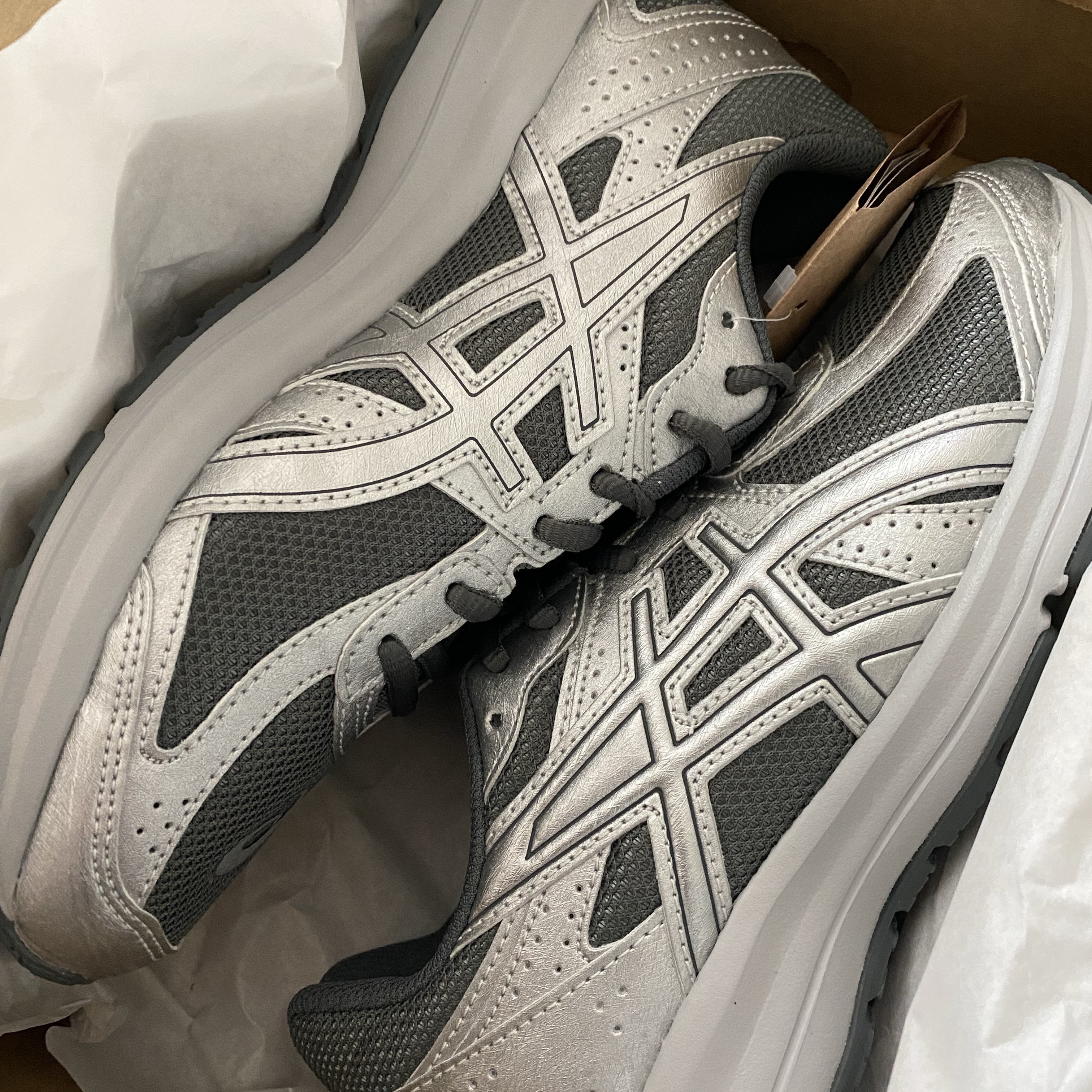 Asics Jog 100 S SMU Sheet Rock Pure Silver - 2E Wide 착용 스타일