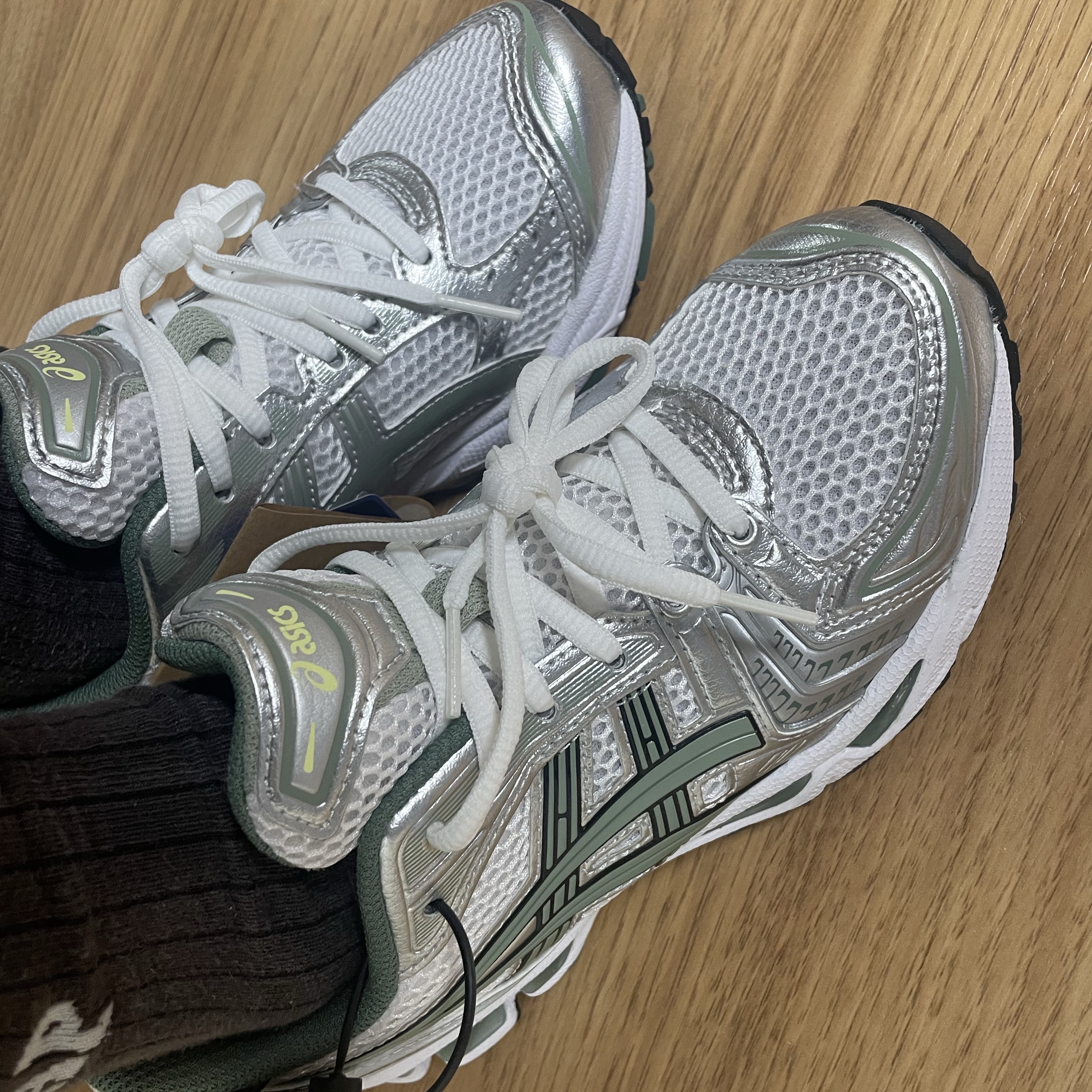 Asics Gel-Kayano 14 White Slate Grey 착용 스타일