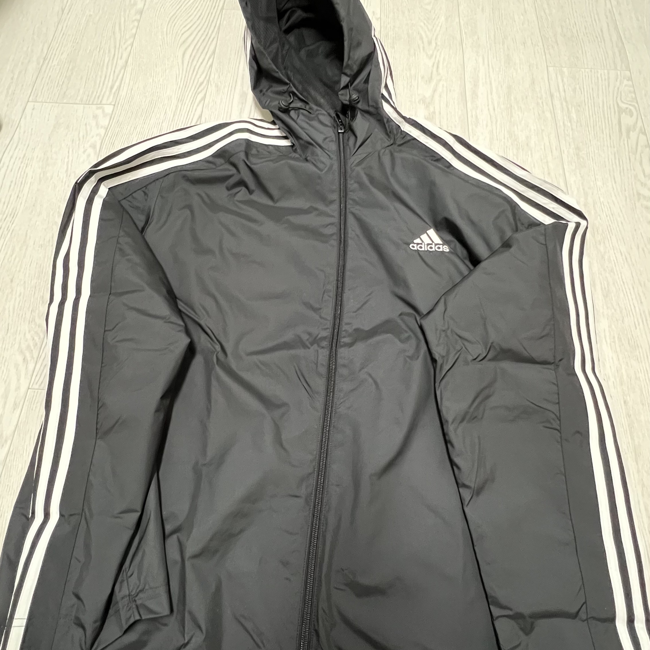 Adidas Essential 3S Woven Windbreaker Jacket Black - KR Sizing 착용 스타일