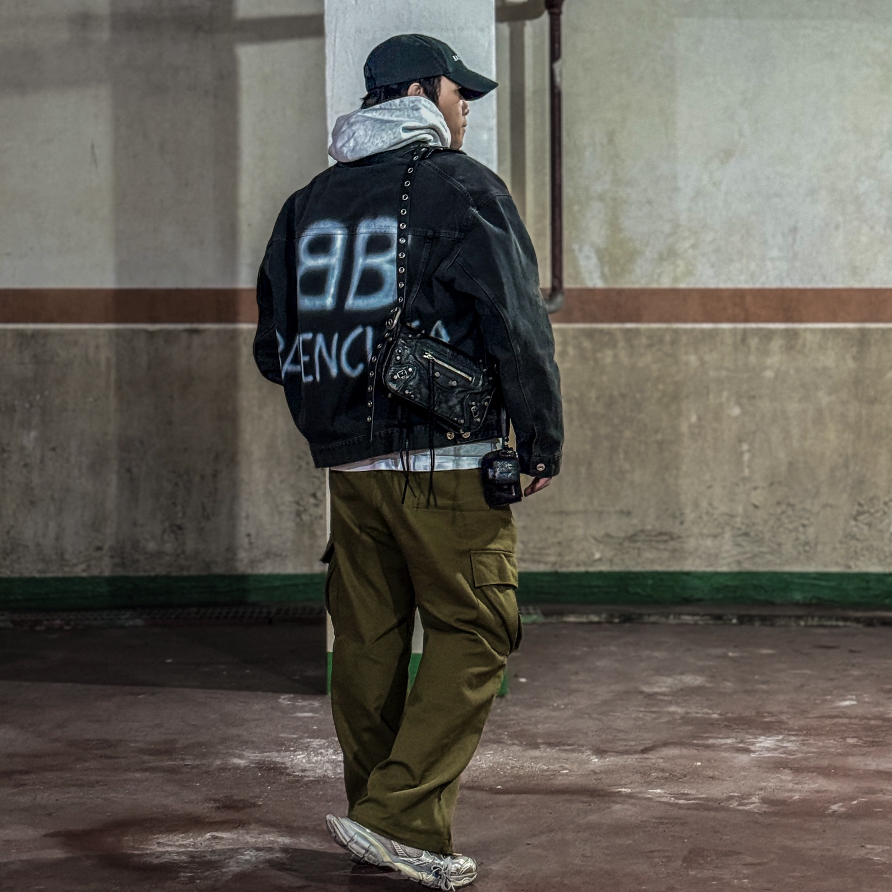 Balenciaga Logo Cap Black, Balenciaga Arena Lambskin Aged Silver Hardware Le Cagole XS Flap Bag Black 착용 스타일