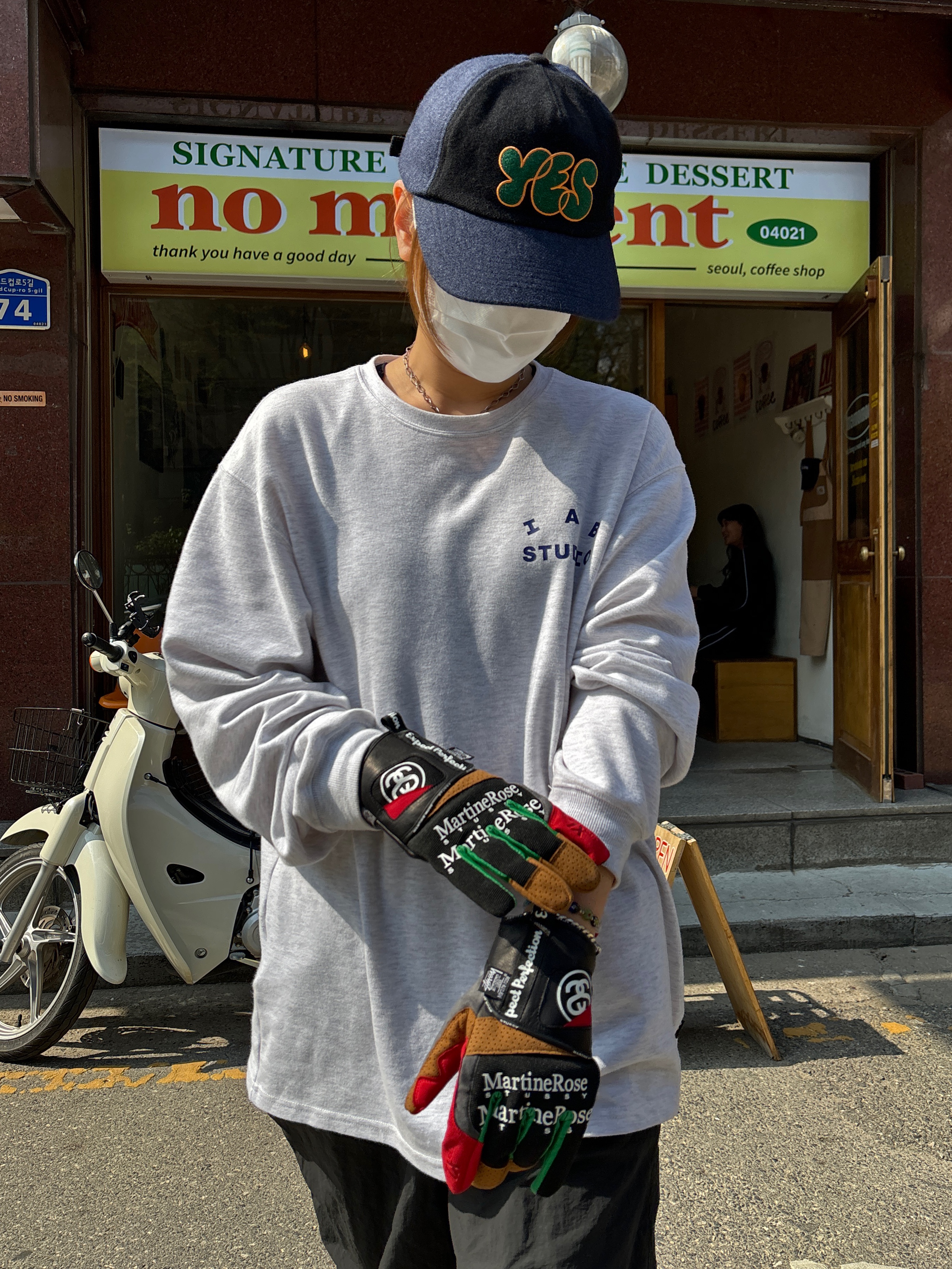 IAB Studio Long Sleeve Light Gray, Stussy x Martine Rose Driving Gloves 착용 스타일 - 1