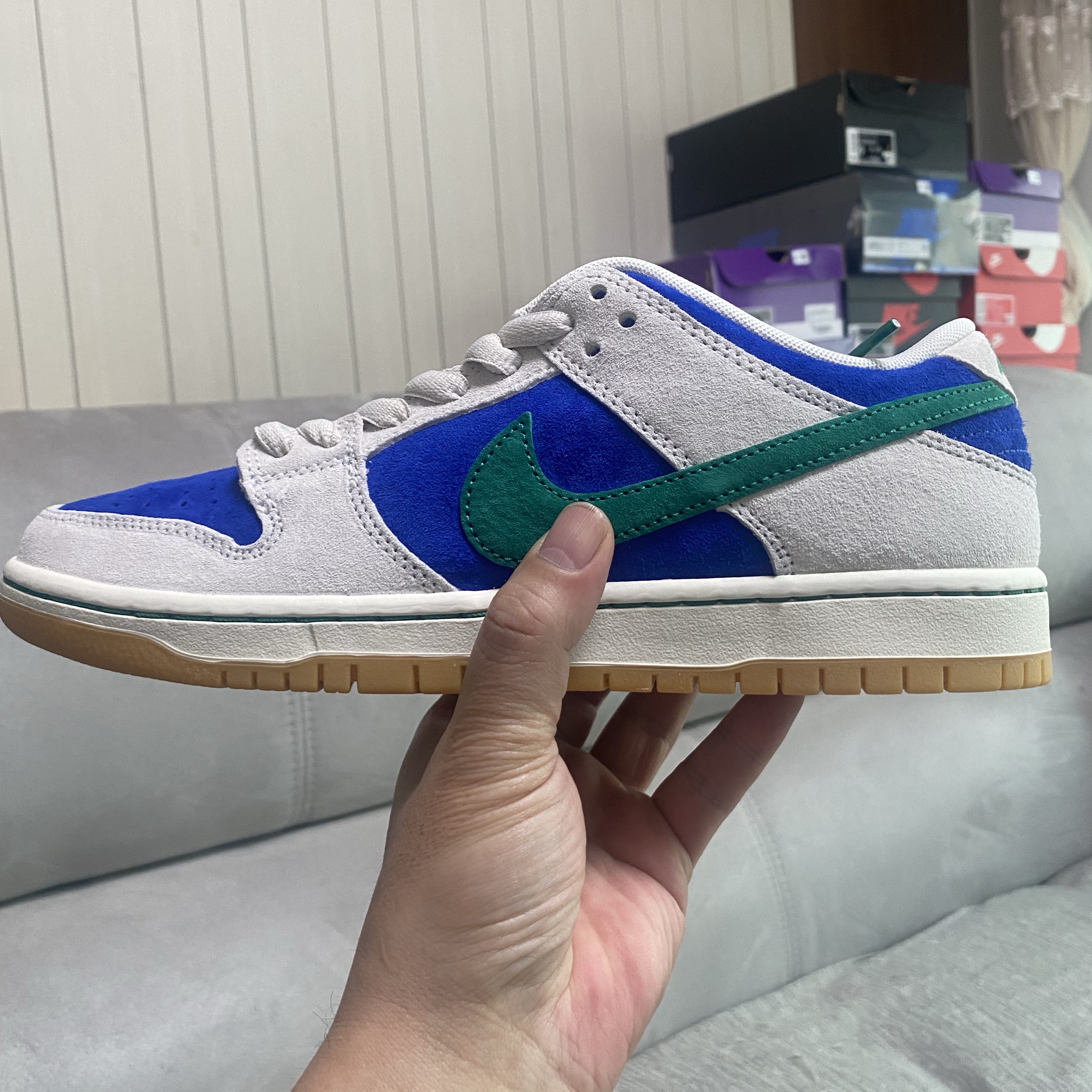 Nike SB Dunk Low Pro Phantom and Hyper Royal 착용 스타일 - 2