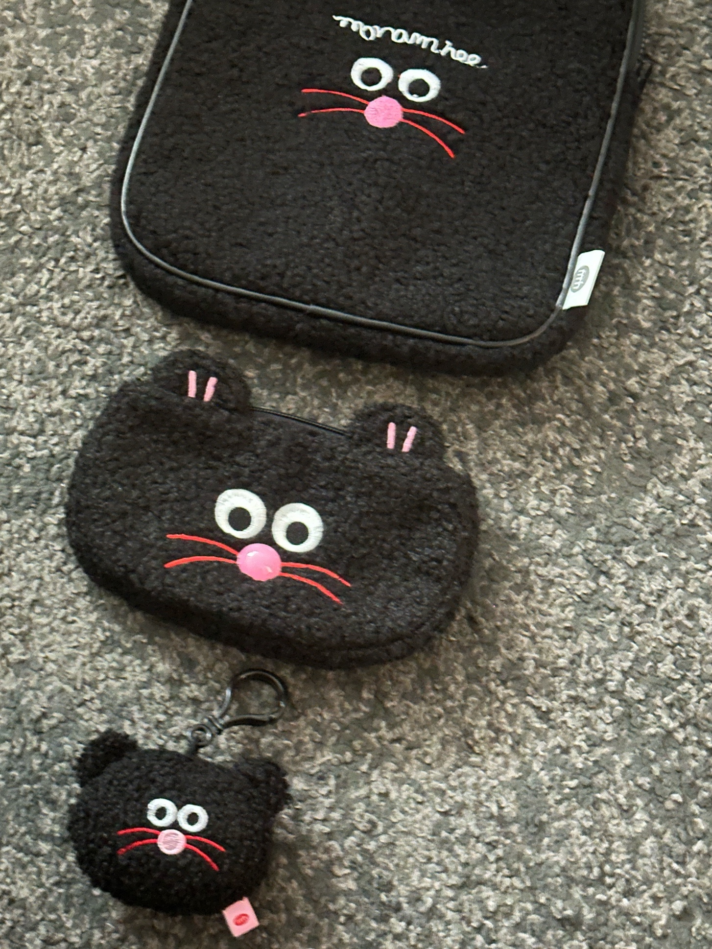 Monamhee Pouch Black 착용 스타일 - 2