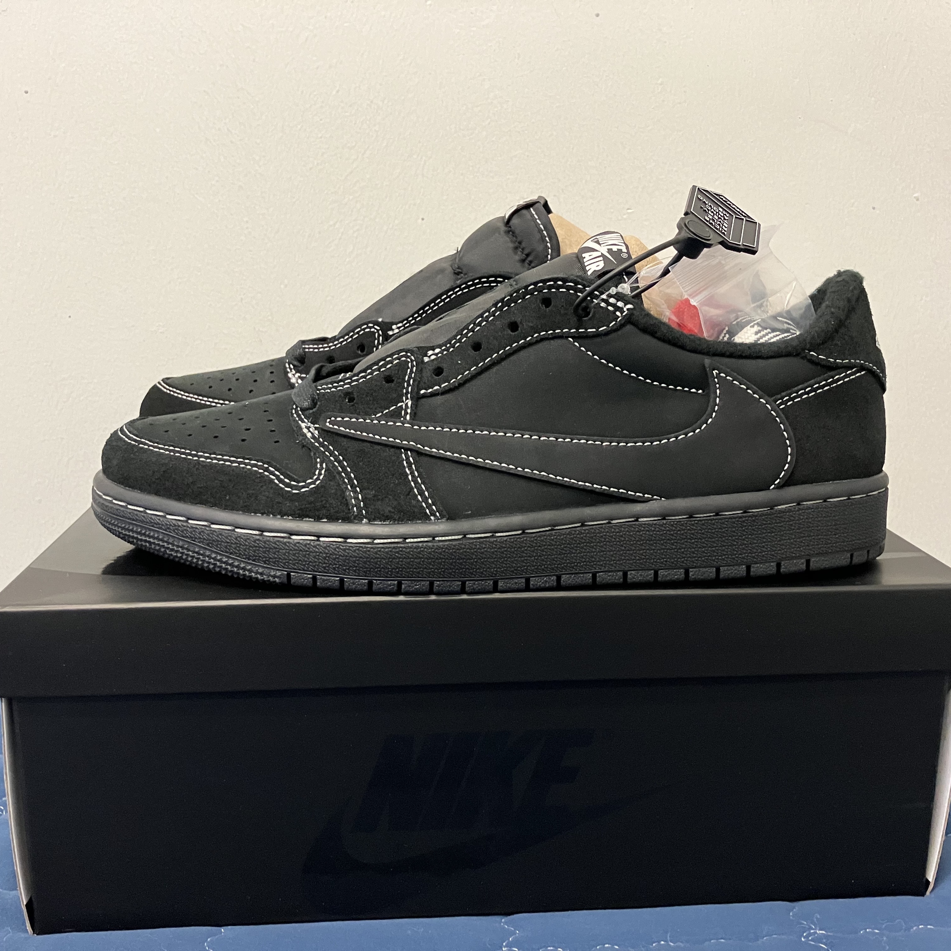 Jordan 1 x Travis Scott Retro Low OG SP Black Phantom, Jordan 1 x Travis Scott Retro Low OG SP Sail and Ridgerock 착용 스타일 - 2