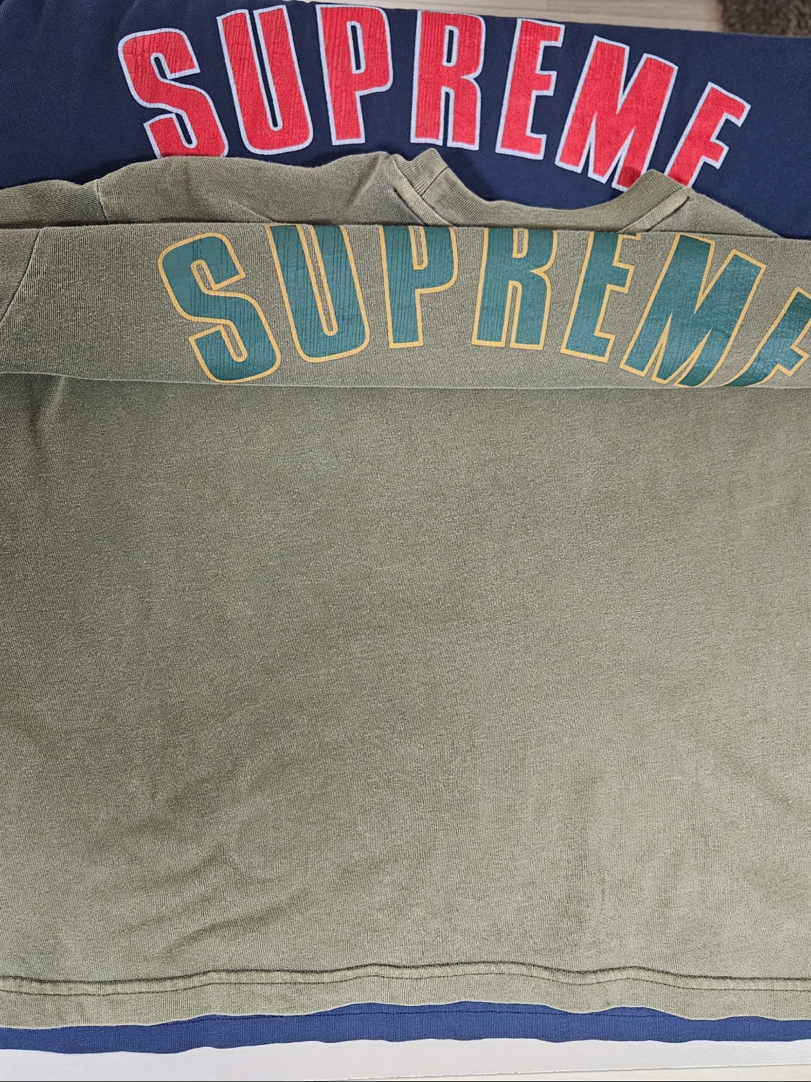 Supreme Cracked Arc S/S Top Navy - 24SS, Supreme Frayed Logos Denim Camp Cap Blue - 21SS 착용 스타일 - 9