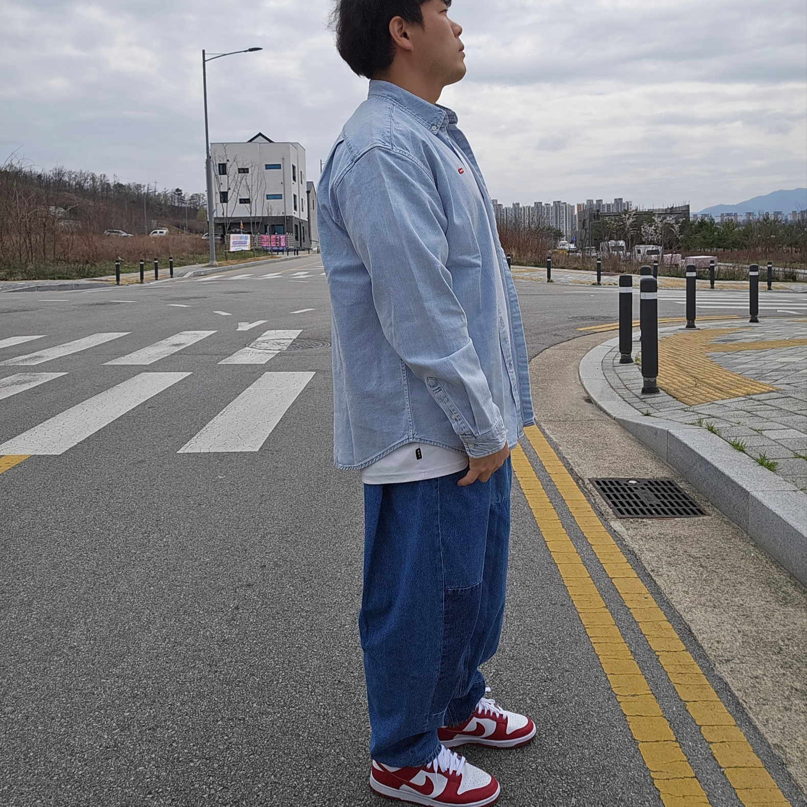 Zara x Ader Error Barrel Leg Jeans Blue, Supreme Small Box Shirt Washed Blue - 24SS 착용 스타일 - 2