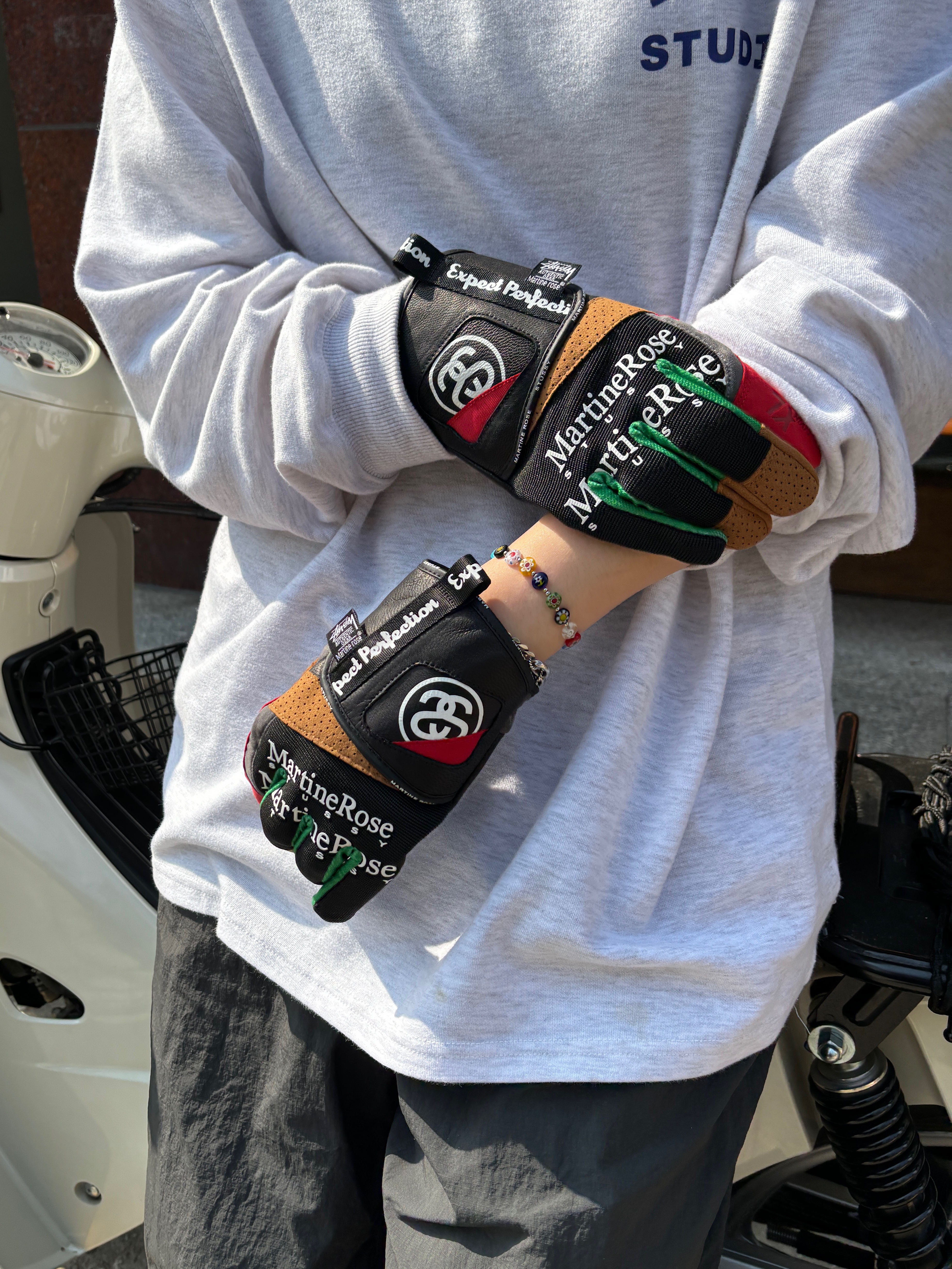 IAB Studio Long Sleeve Light Gray, Stussy x Martine Rose Driving Gloves 착용 스타일 - 2