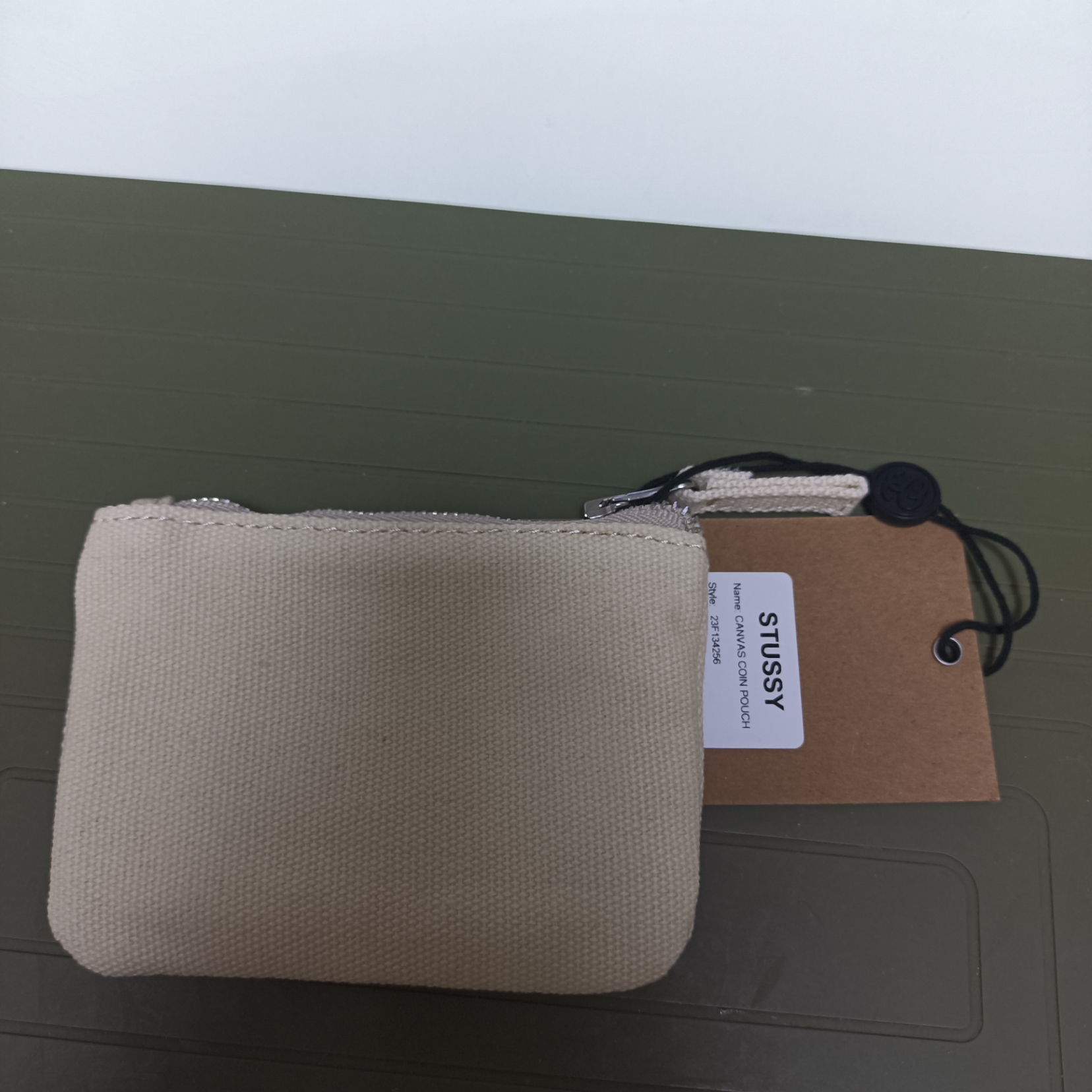 Stussy Canvas Coin Pouch Natural 착용 스타일 - 3