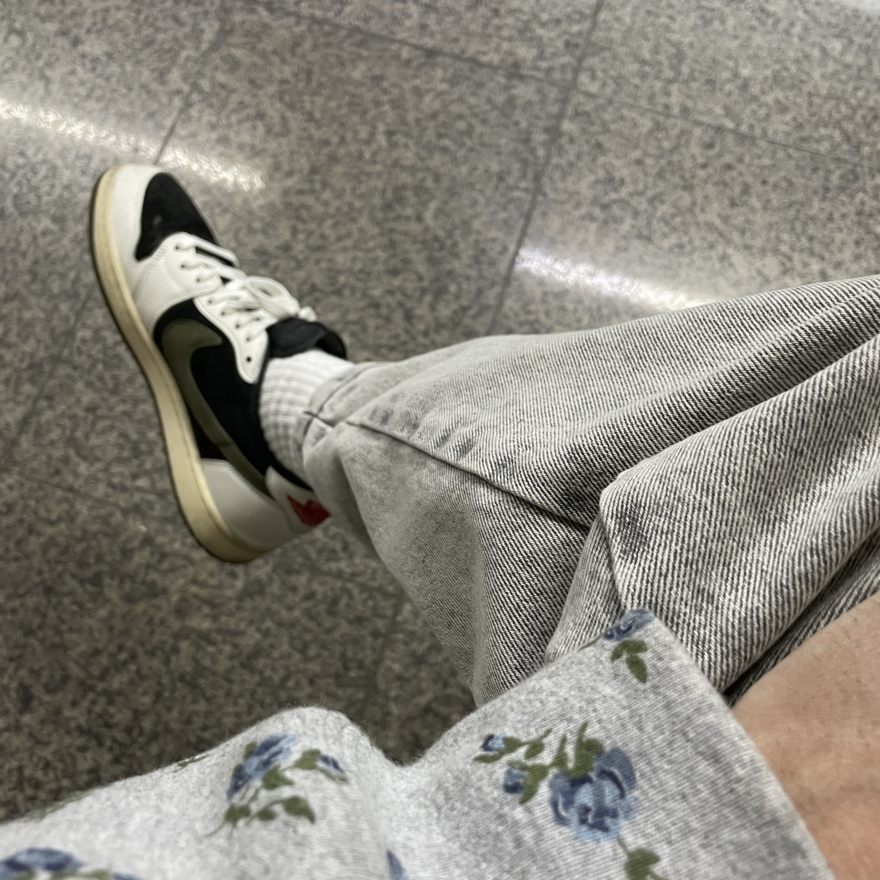 Supreme Small Box Zip Up Hooded Sweatshirt Flowers - 23FW, (W) Jordan 1 x Travis Scott Retro Low OG SP Medium Olive 착용 스타일