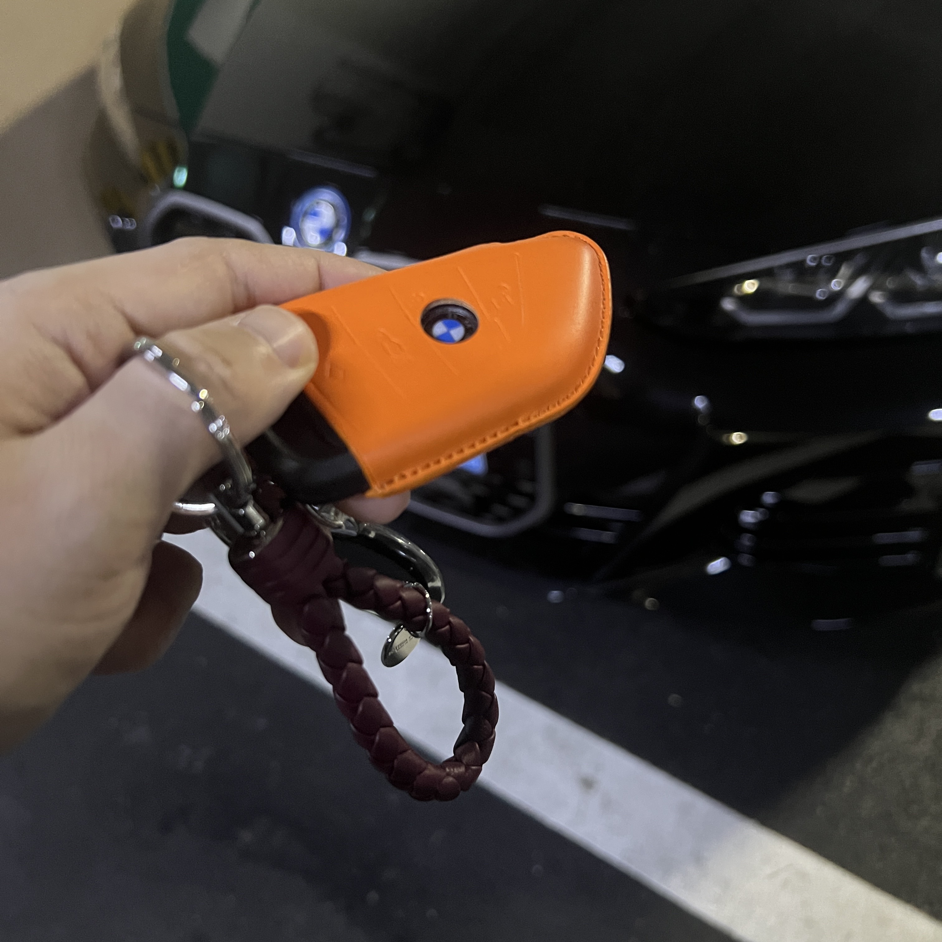 Bottega Veneta Logo Tag Keyring Bordeaux 착용 스타일