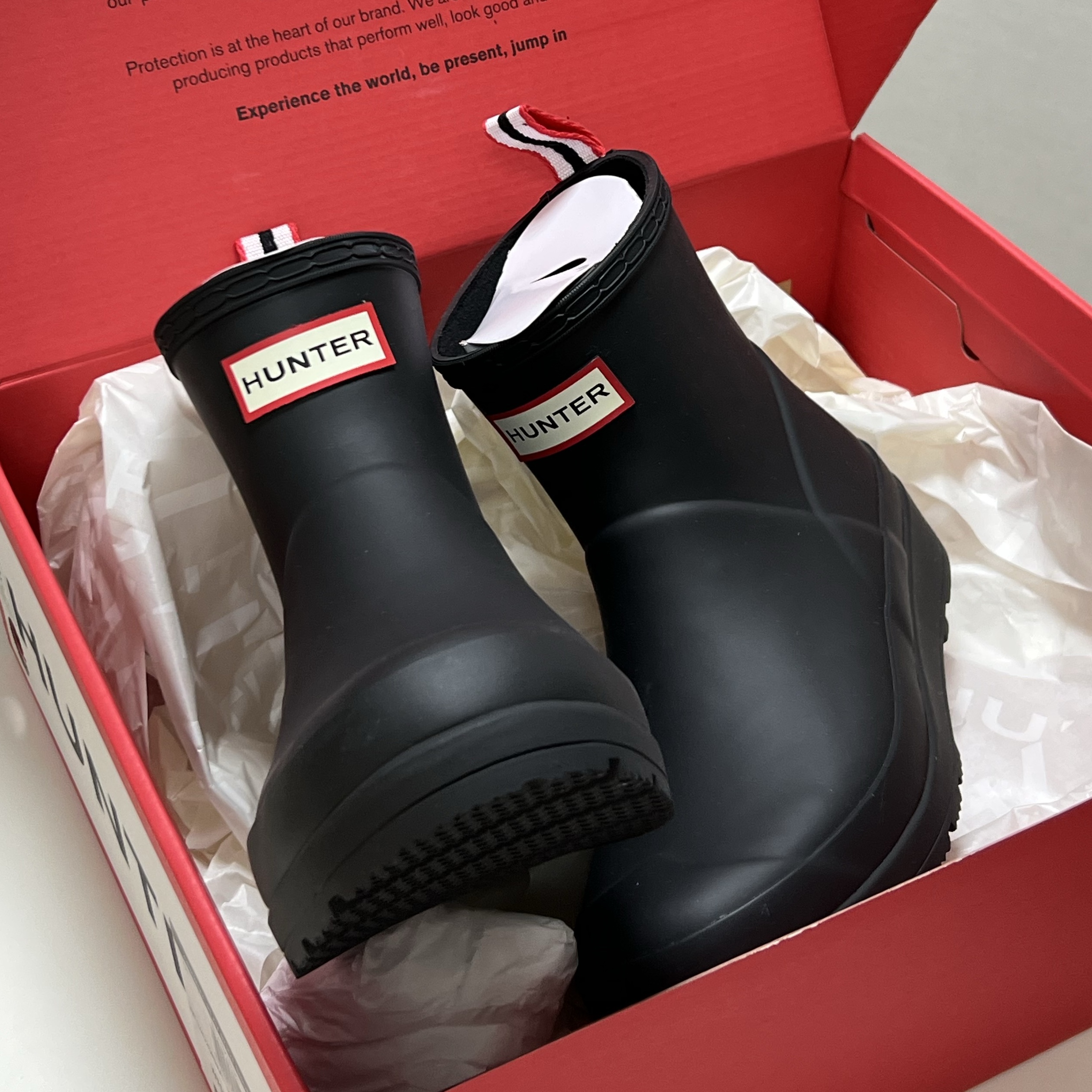 (W) Hunter Play Short Rain Boots Black 착용 스타일