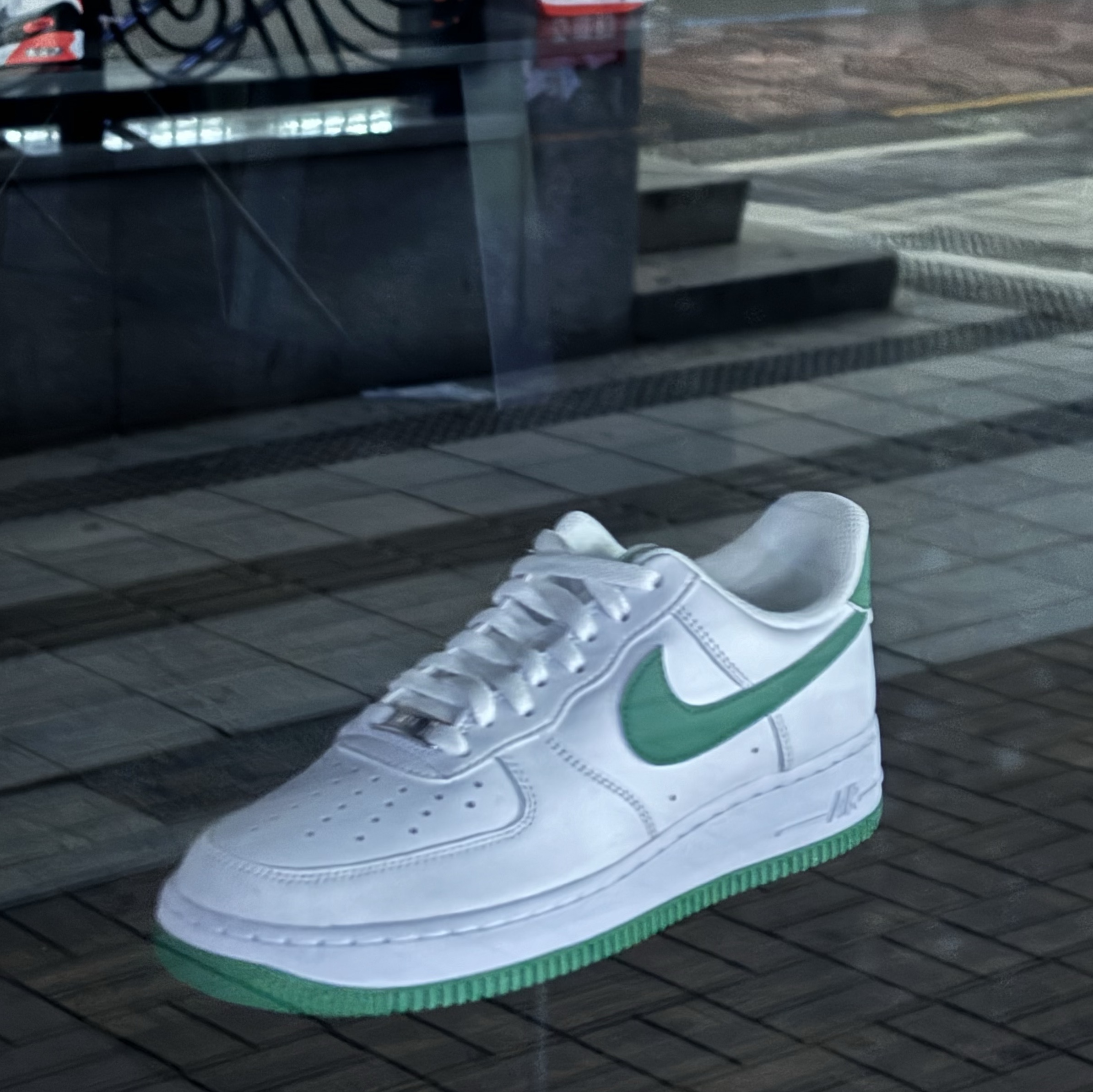 (W) Nike Air Force 1 '07 LX Summit White Gorge Green, Nike Air Force 1 '07 LV8 Varsity White Pine Green 착용 스타일 - 1