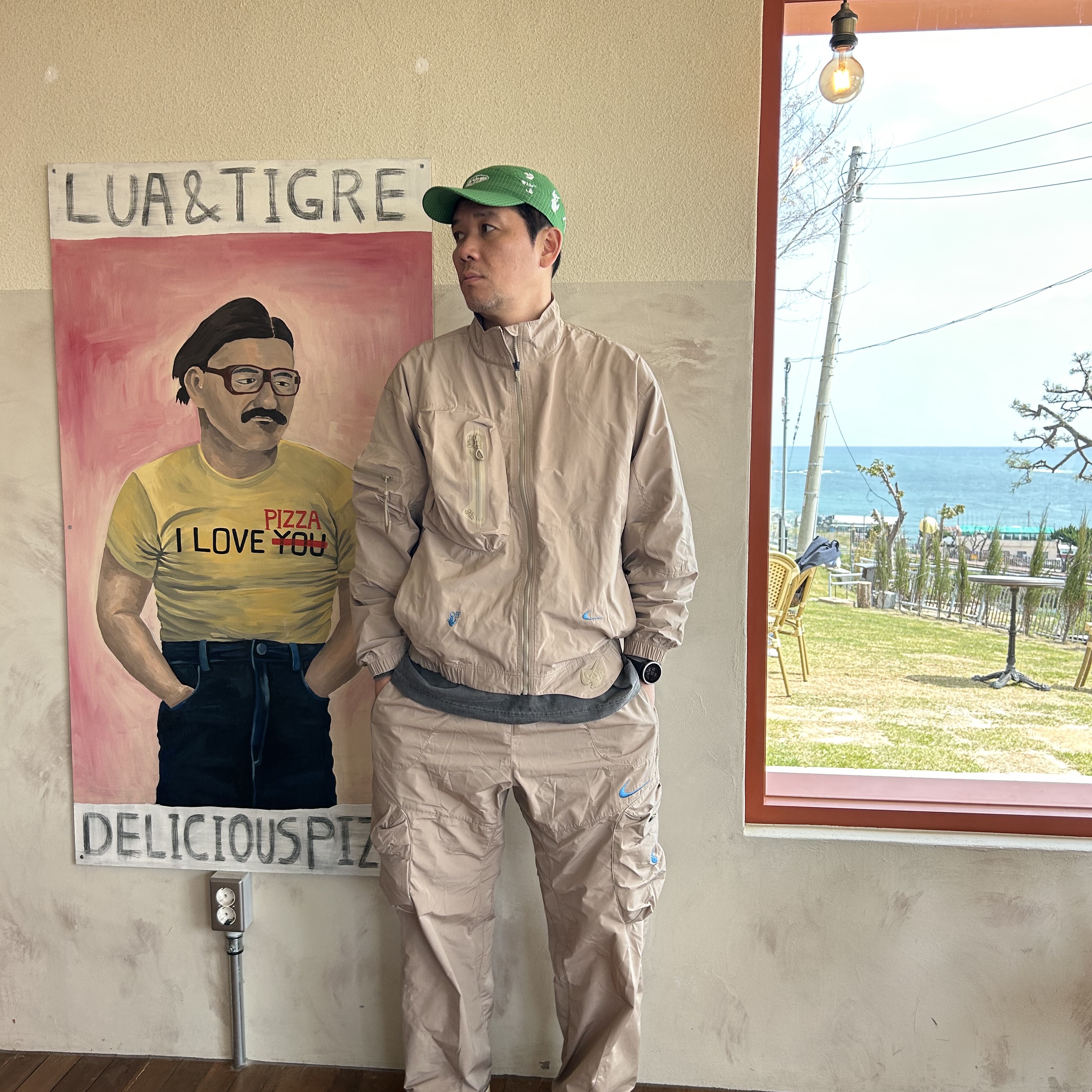 Nike x Off-White NRG Track Suit Khaki - Asia, Nike x Off-White Fly Cap Kelly Green 착용 스타일 - 3