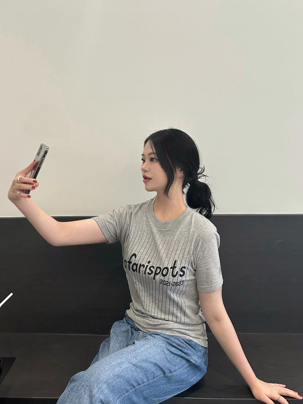 Safarispot Women 1/2 Safarispots Magazine Tee Gray, Safarispot Women 1/2 Safarispots Magazine Tee White 착용 스타일
