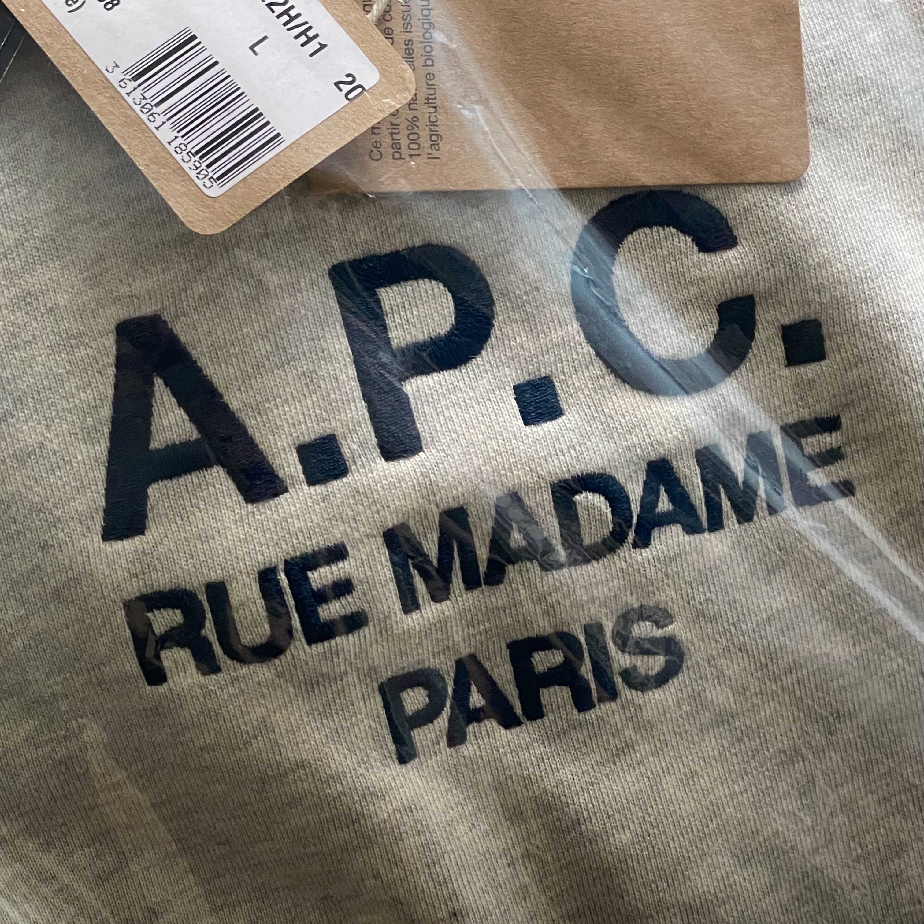 Play Comme des Garcons x K-Way Full Zip Jacket Red, (W) A.P.C. Tina Sweatshirt Grey 착용 스타일 - 2