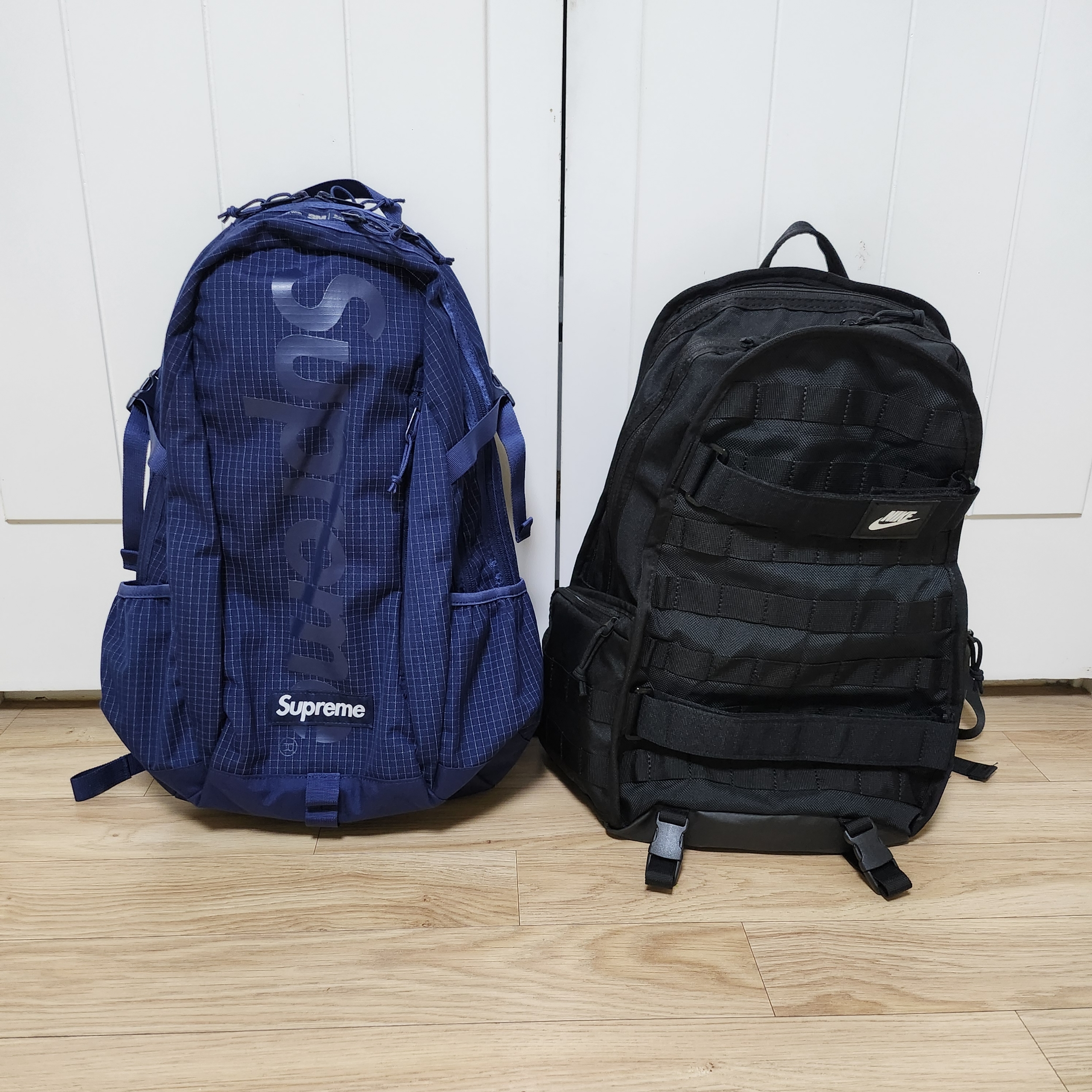 Supreme Backpack Navy - 24SS, Nike NSW RPM Backpack 26L Black White 착용 스타일