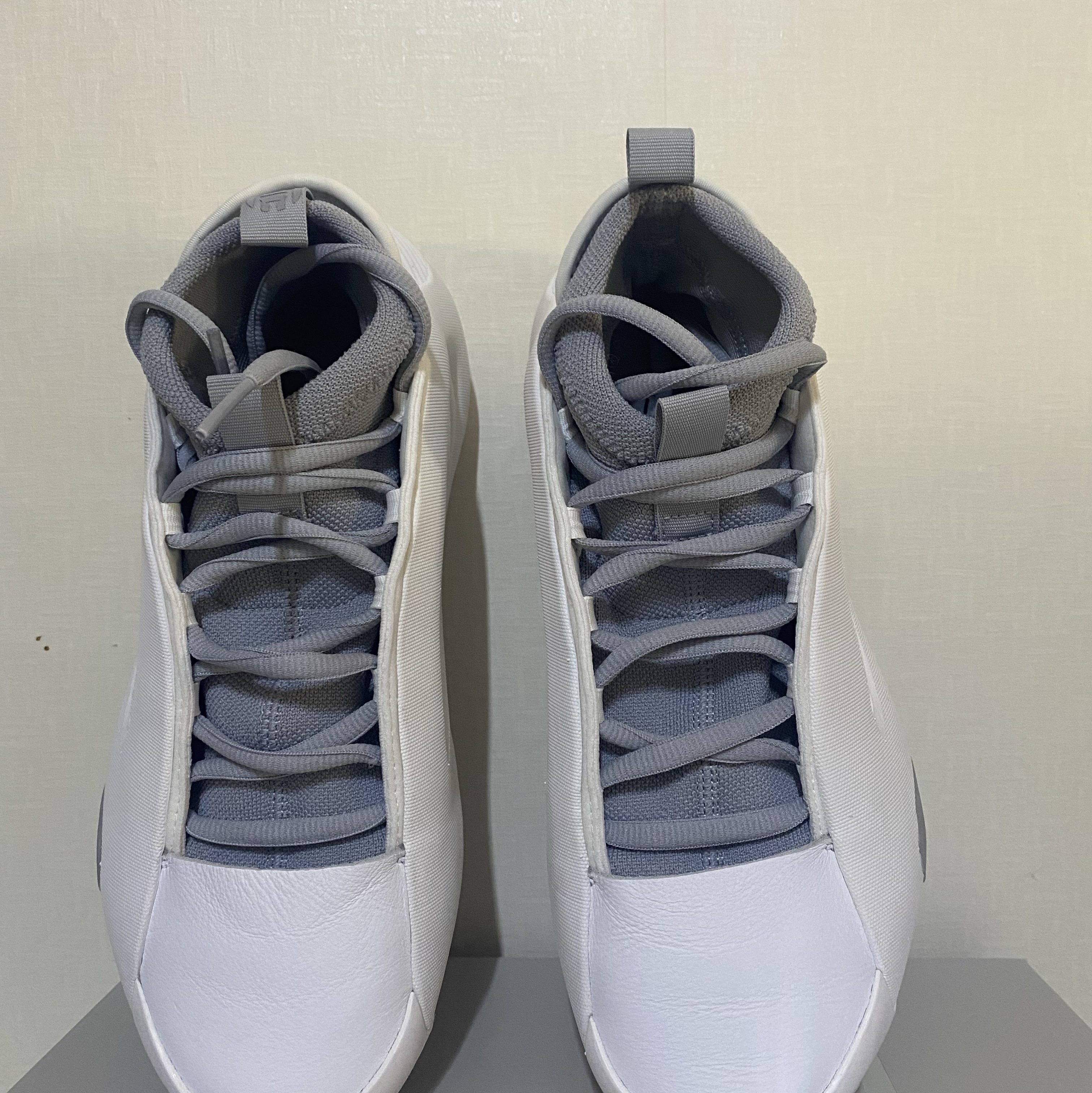 Adidas Harden Vol. 8 Cloud White Halo Silver, Nike Air Foamposite One Black Anthracite 착용 스타일 - 3