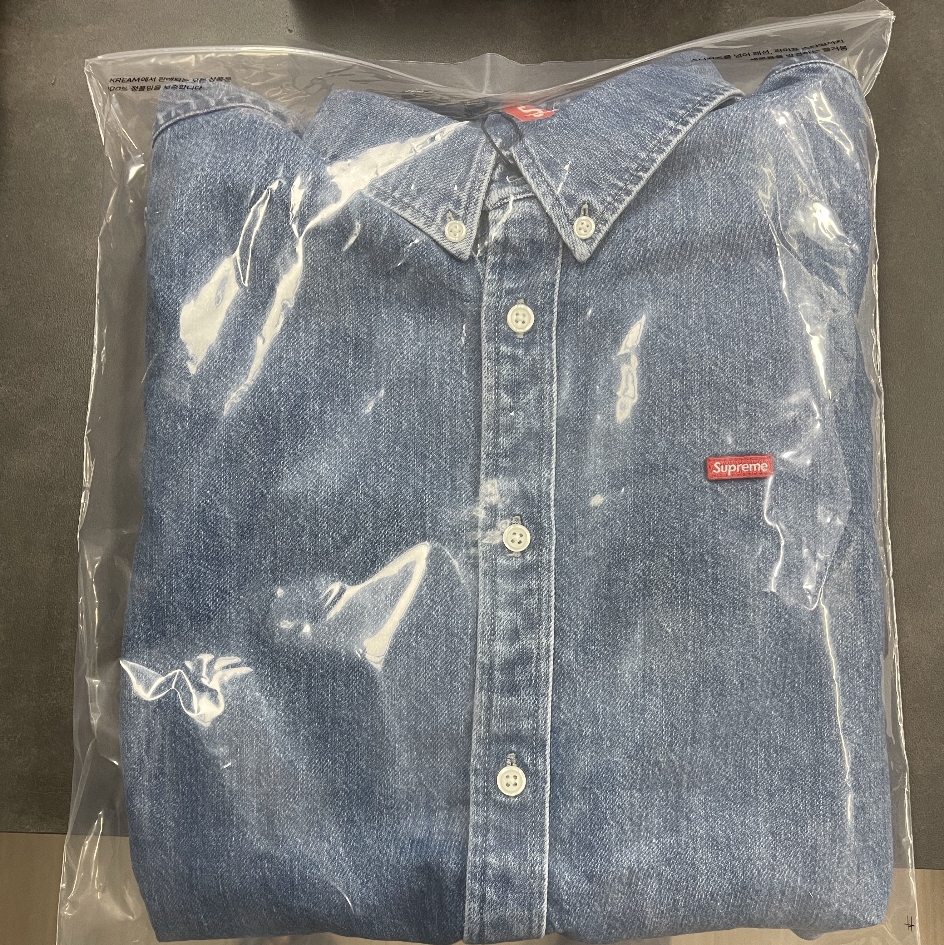 Supreme Small Box Shirt Denim - 23FW 착용 스타일