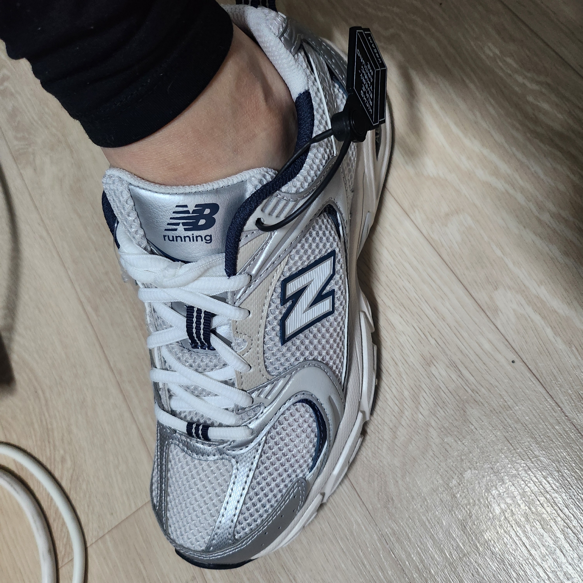 New Balance 530 Silver Cream 착용 스타일
