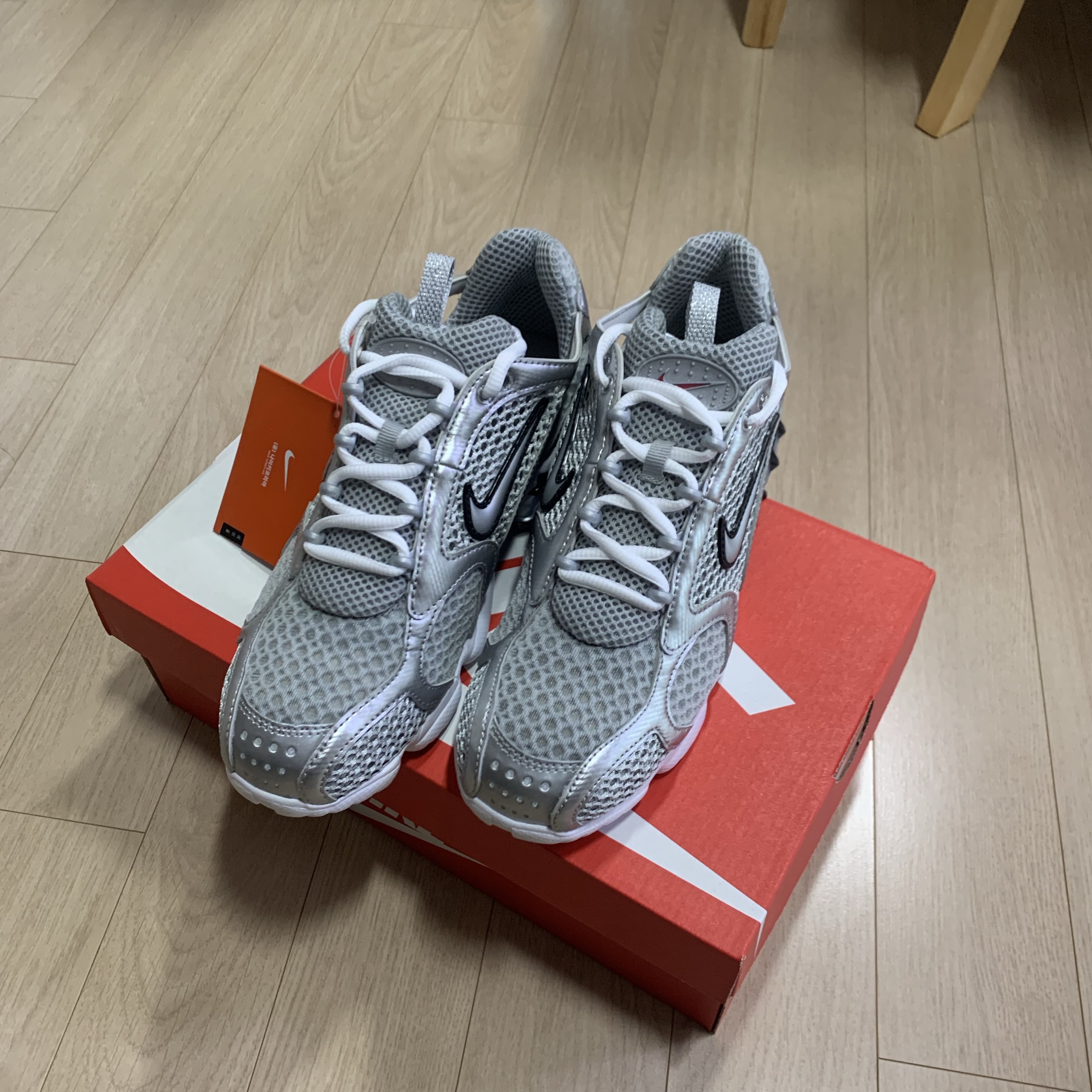 Nike Air Zoom Spiridon Cage 2 Metallic Silver 착용 스타일 - 1