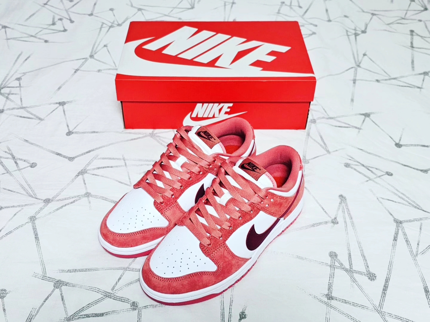 (W) Nike Dunk Low Valentine Day White Adobe 착용 스타일 - 1