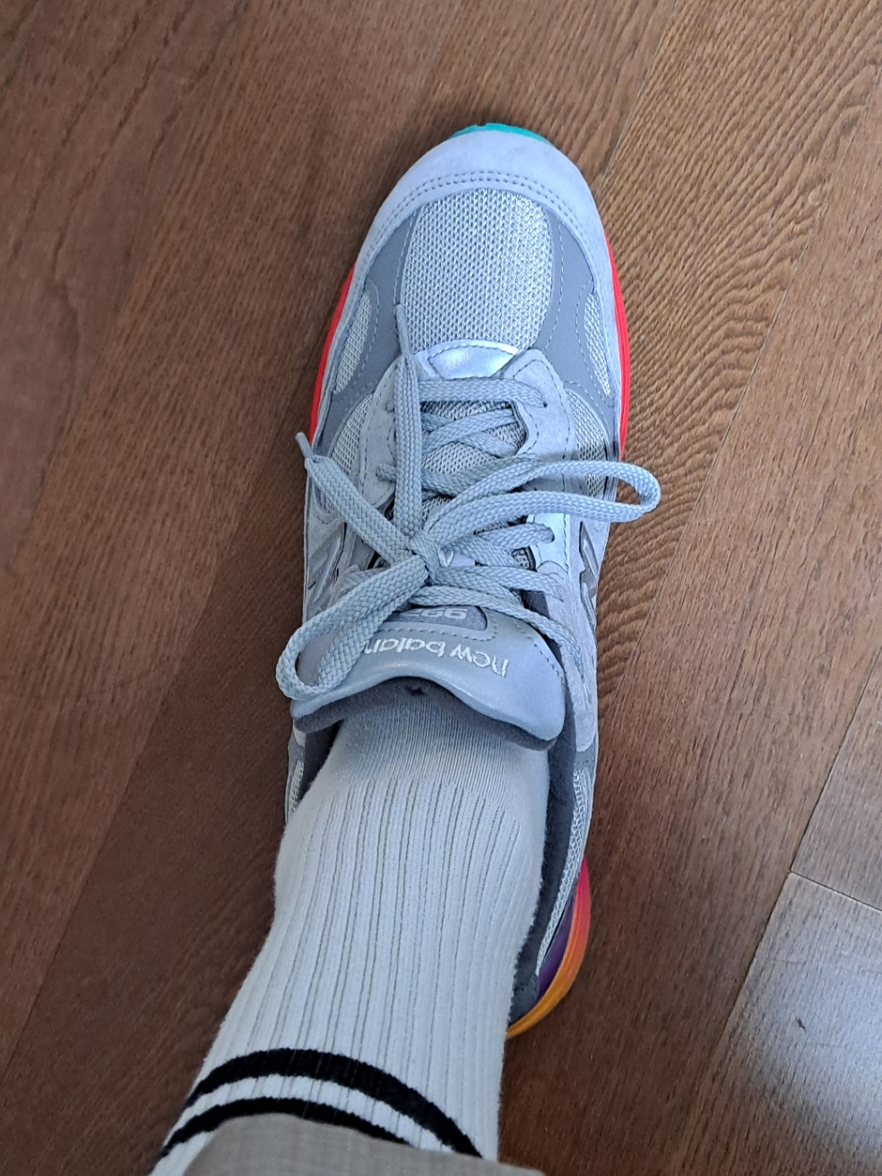 New Balance 992 Made in USA Grey Silver 착용 스타일 - 3