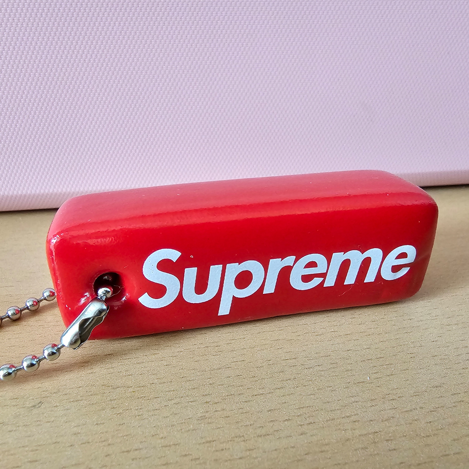Supreme Floating Keychain Red - 23FW 착용 스타일