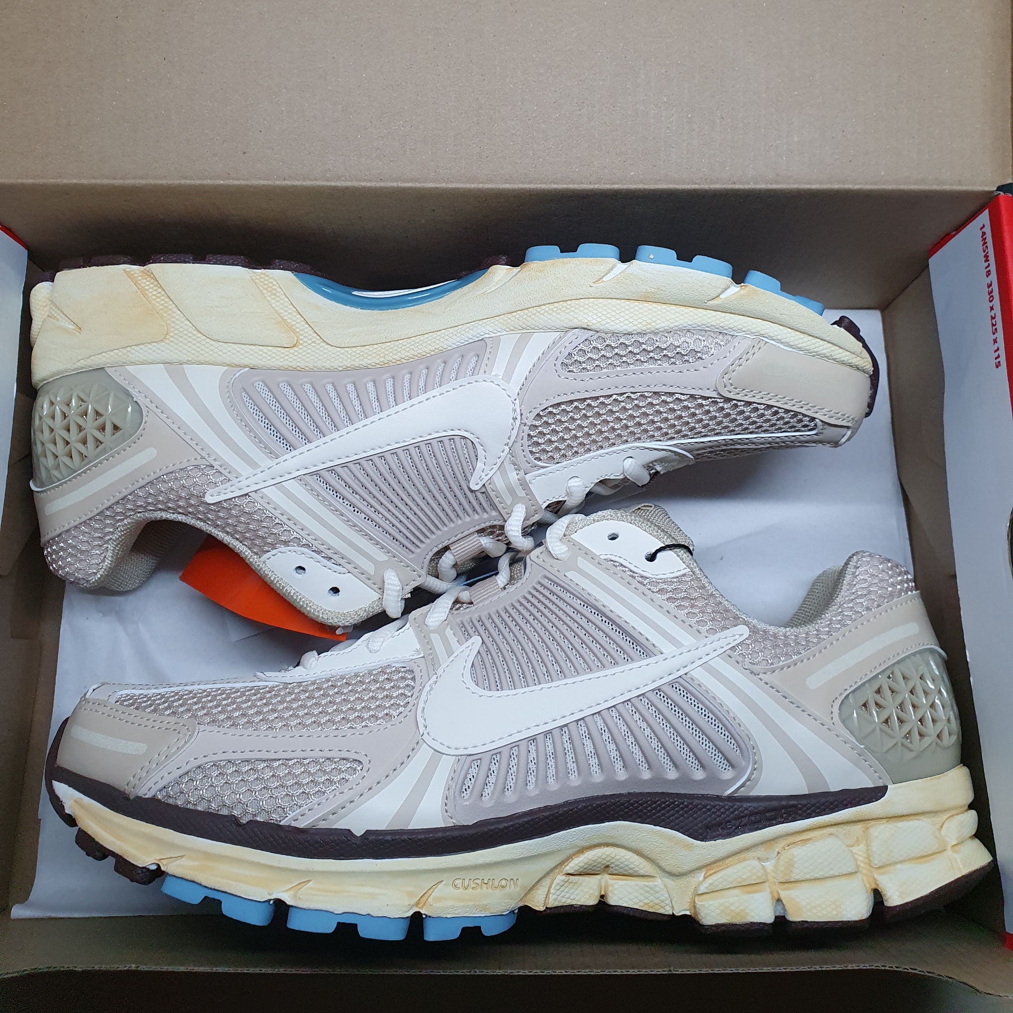 (W) Nike Zoom Vomero 5 Oatmeal 착용 스타일