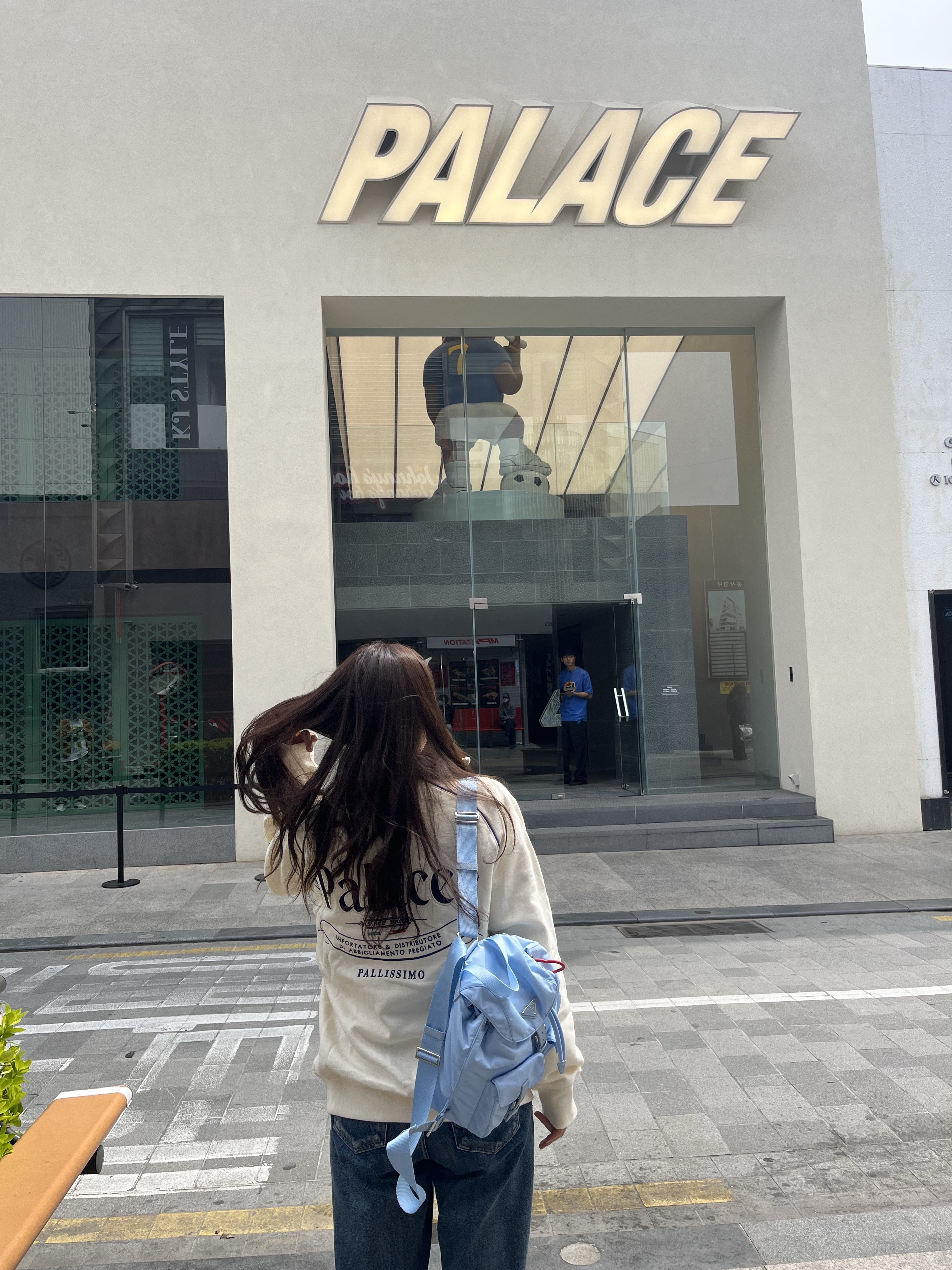 Palace Italia Zip Funnel Soft White - 24SS, Prada Re-Nylon Small Backpack Celeste 착용 스타일