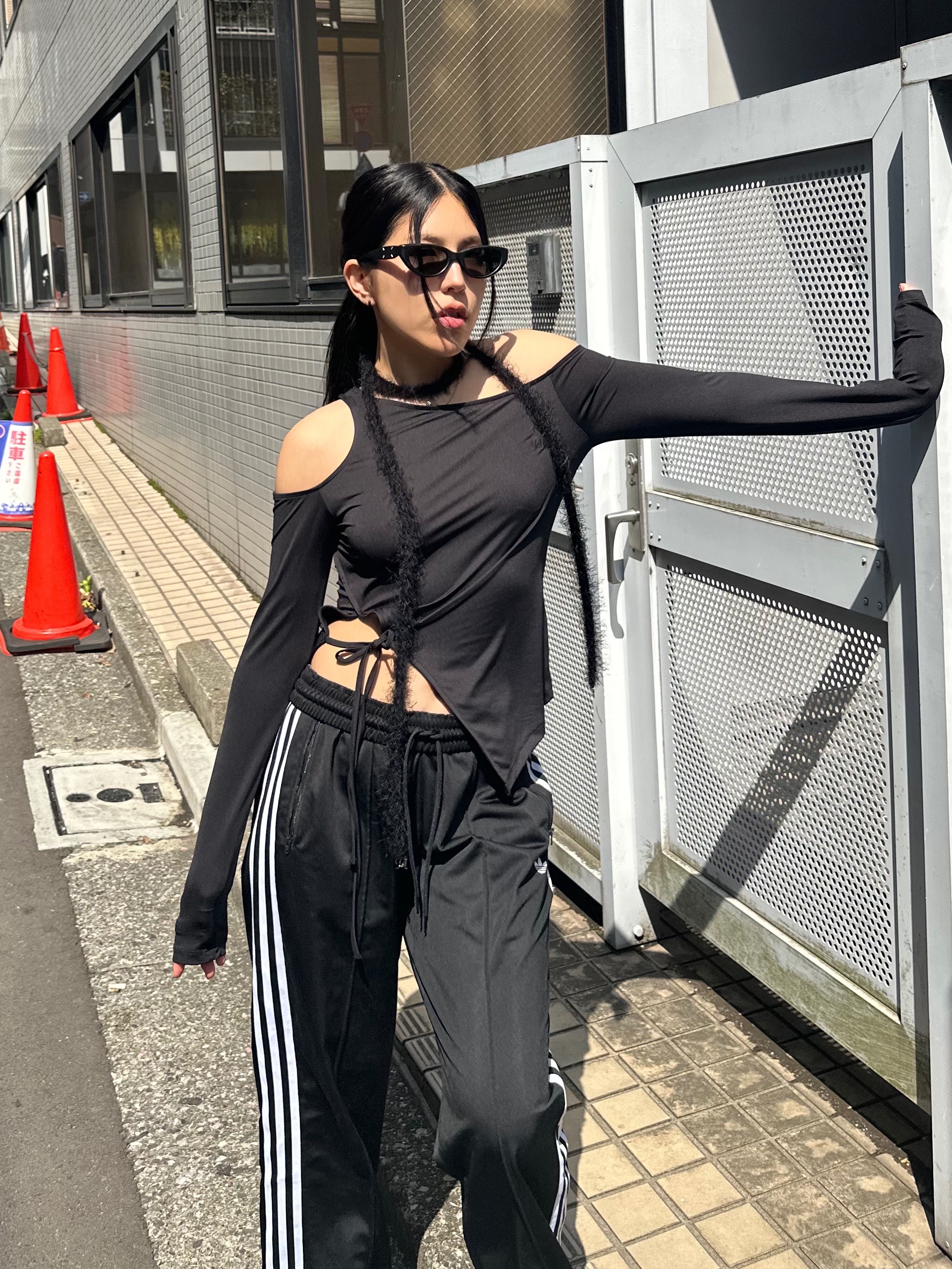 Gentle Monster x Maison Margiela MM107 Black Black 착용 스타일