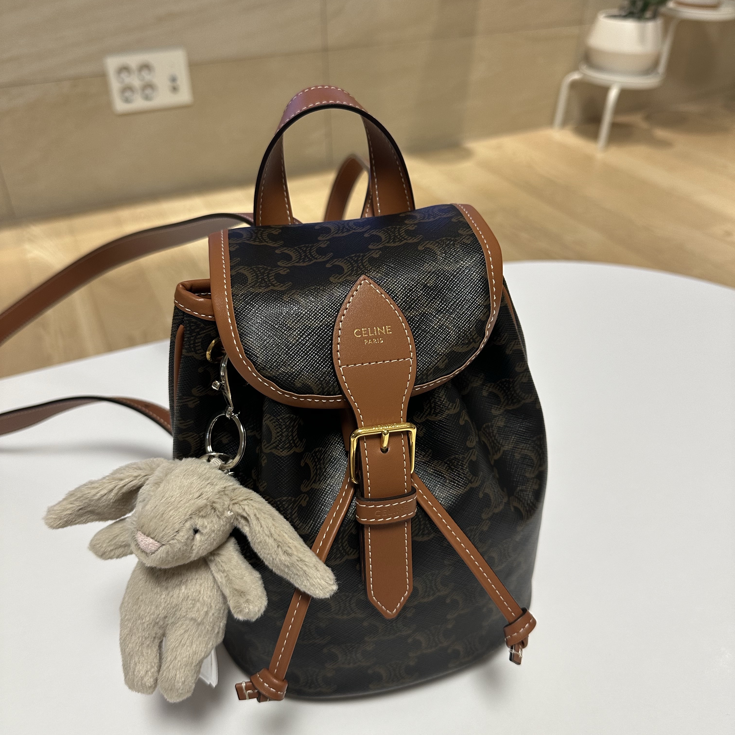 Jellycat Bashful Bunny Bag Charm Beige 착용 스타일