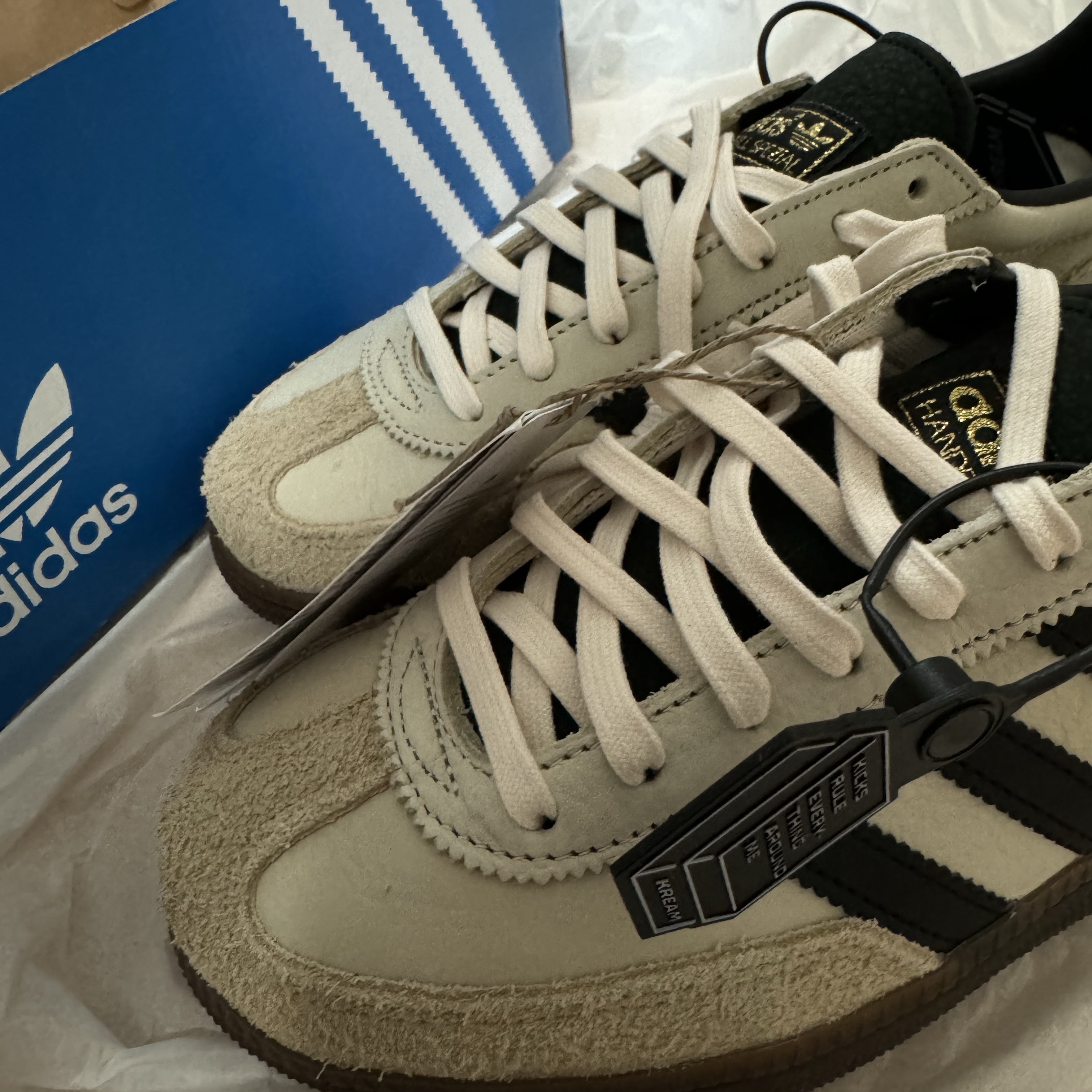 (W) Adidas Spezial Handball Wonder White Core Black 착용 스타일