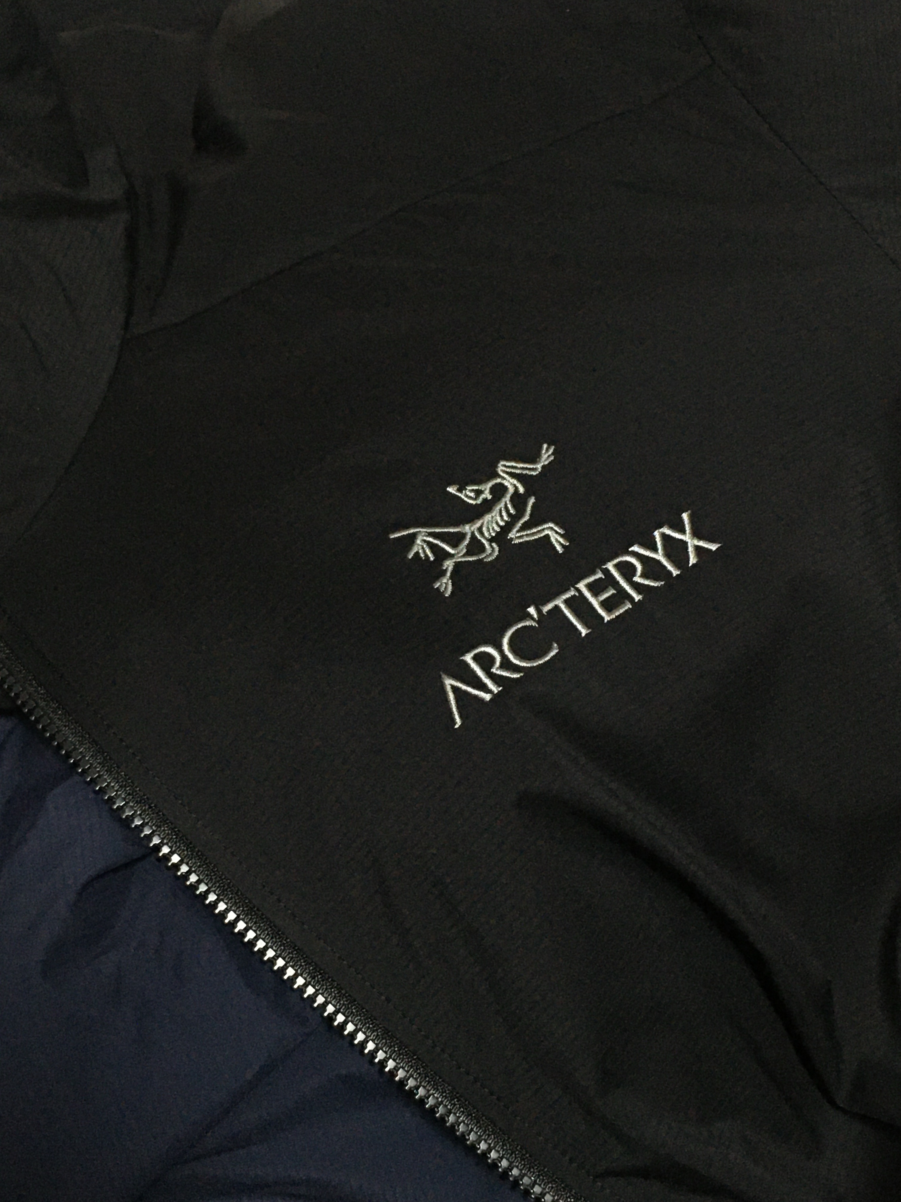 Arc'teryx Atom Jacket Black, Arc'teryx Atom Hoody Black Sapphire 착용 스타일