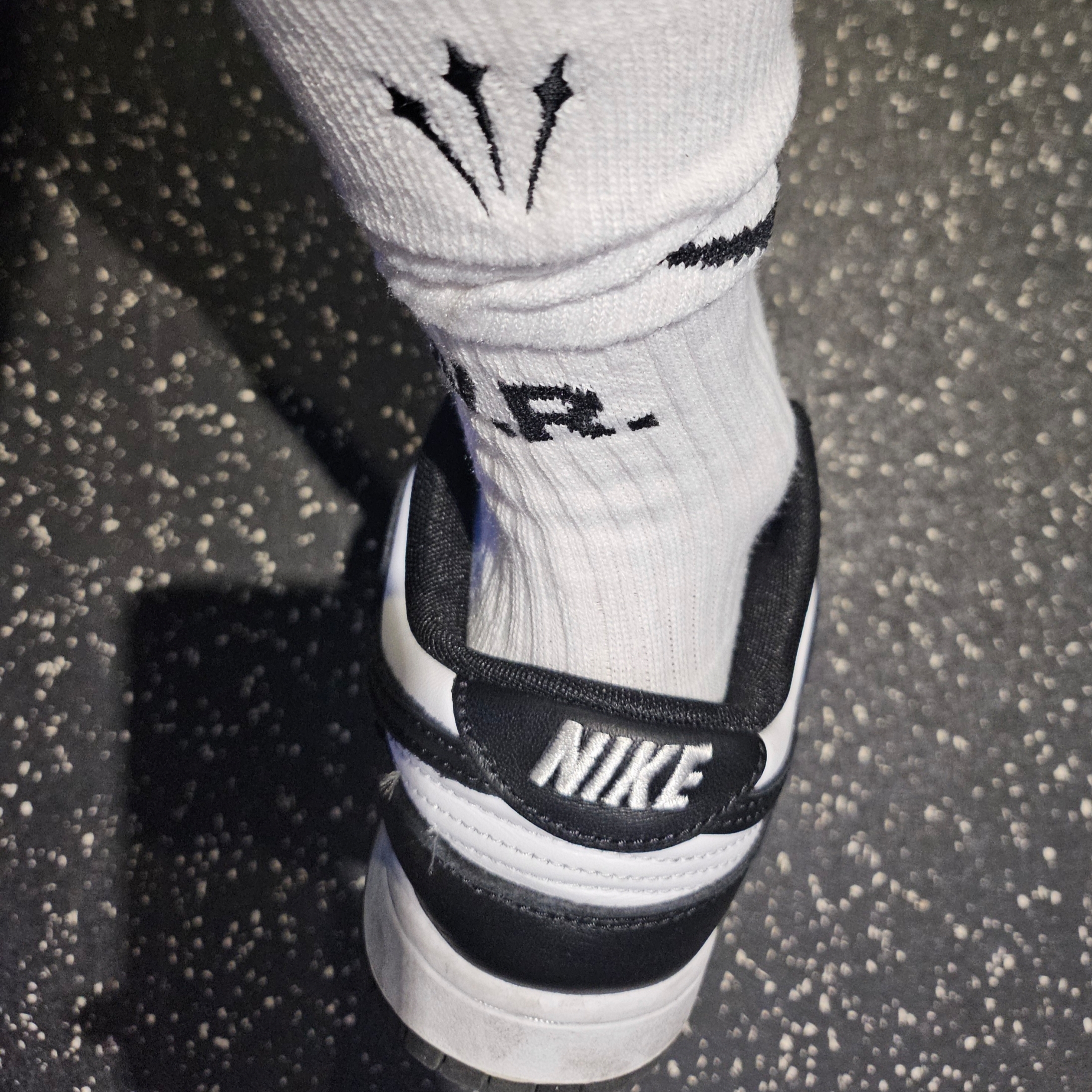 Nike x Drake Nocta Crew Socks Multi Color (3 Pack) 착용 스타일