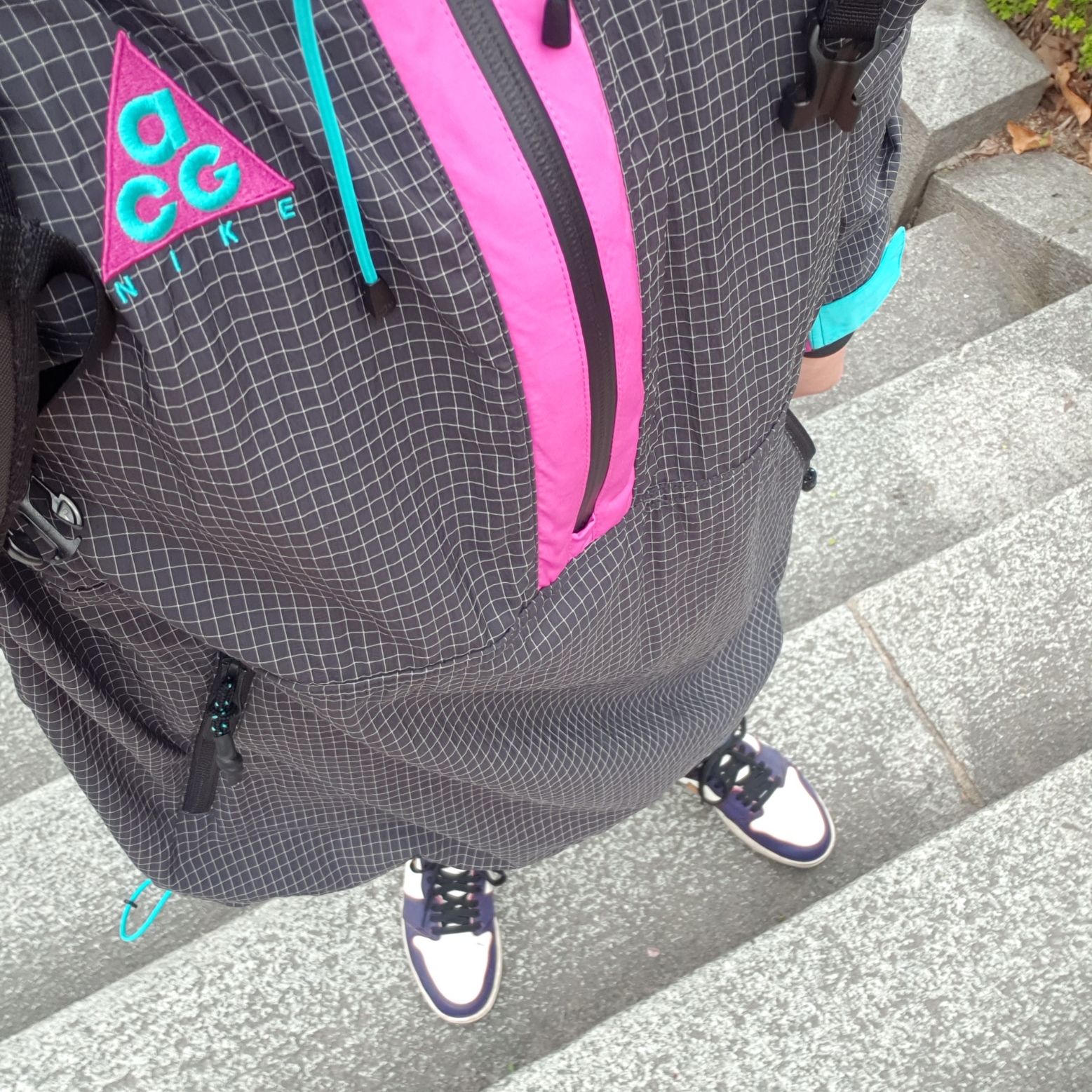 Nike ACG Woven Hooded Jacket Anthracite - US/EU, Jordan 1 Retro High OG Defiant SB LA to Chicago 착용 스타일