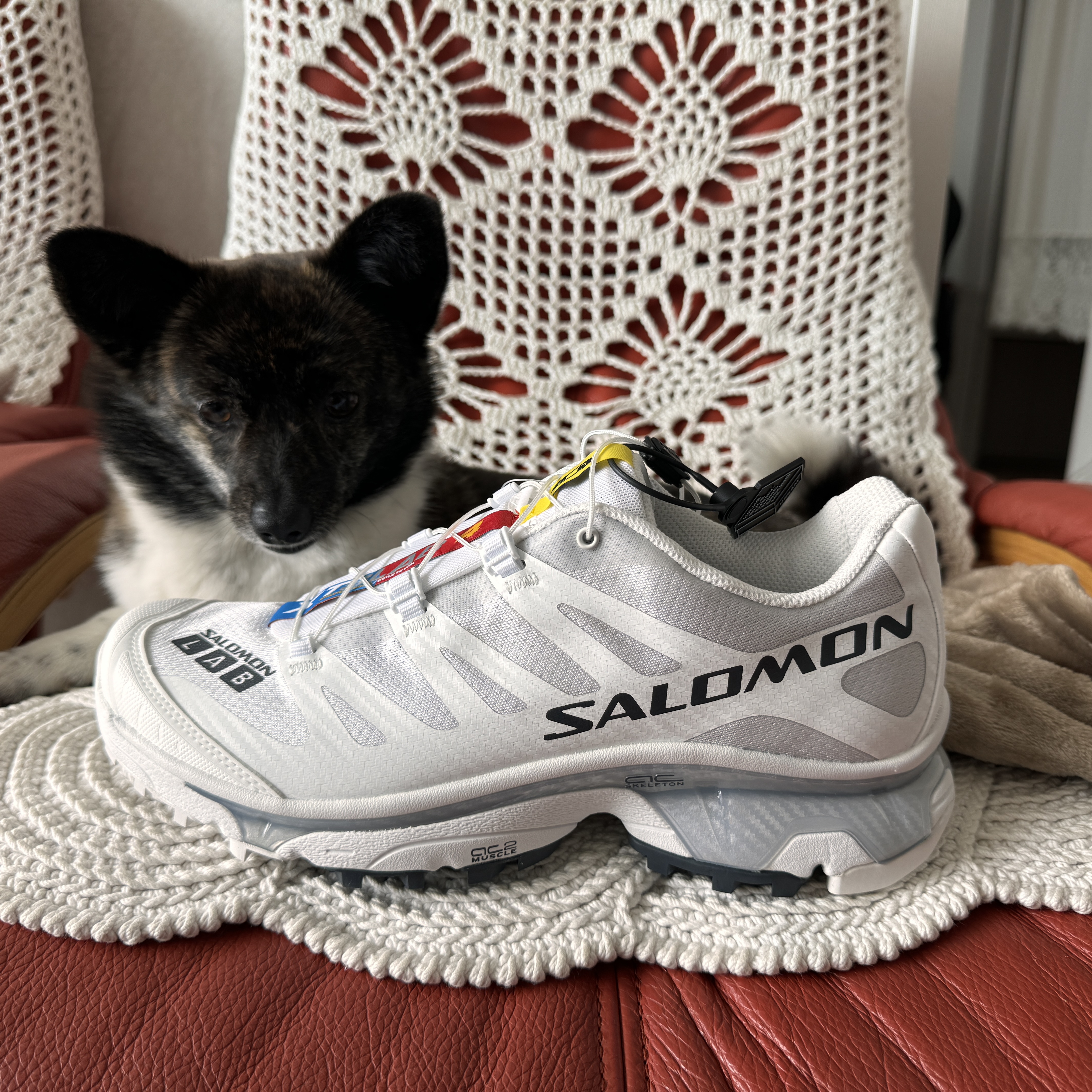 Salomon XT-4 White Lunar Rock 착용 스타일 - 1