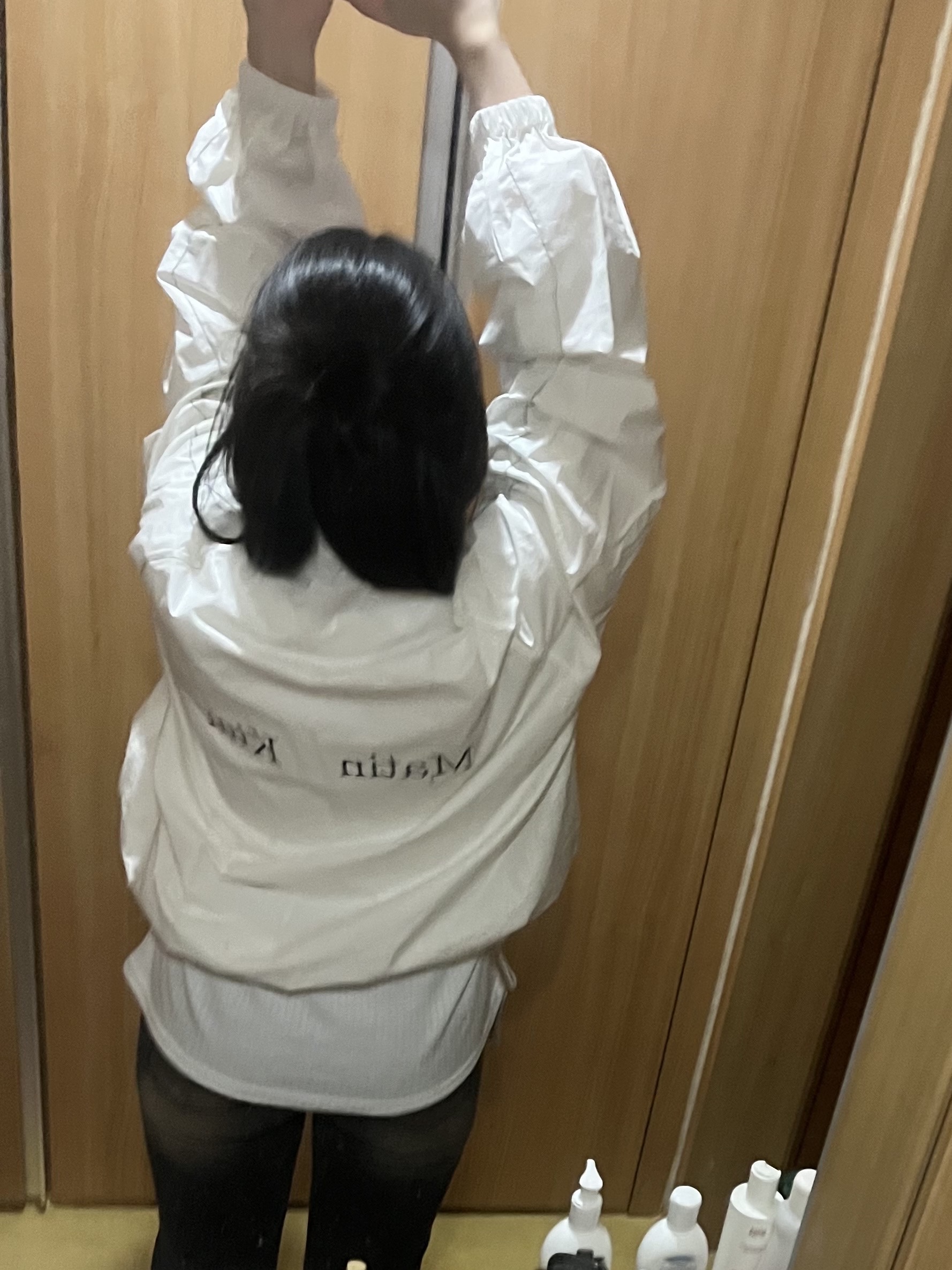 (W) Matin Kim Logo Coating Jumper Ivory 착용 스타일 - 2
