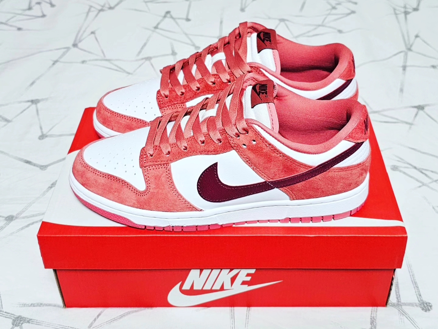 (W) Nike Dunk Low Valentine Day White Adobe 착용 스타일 - 2