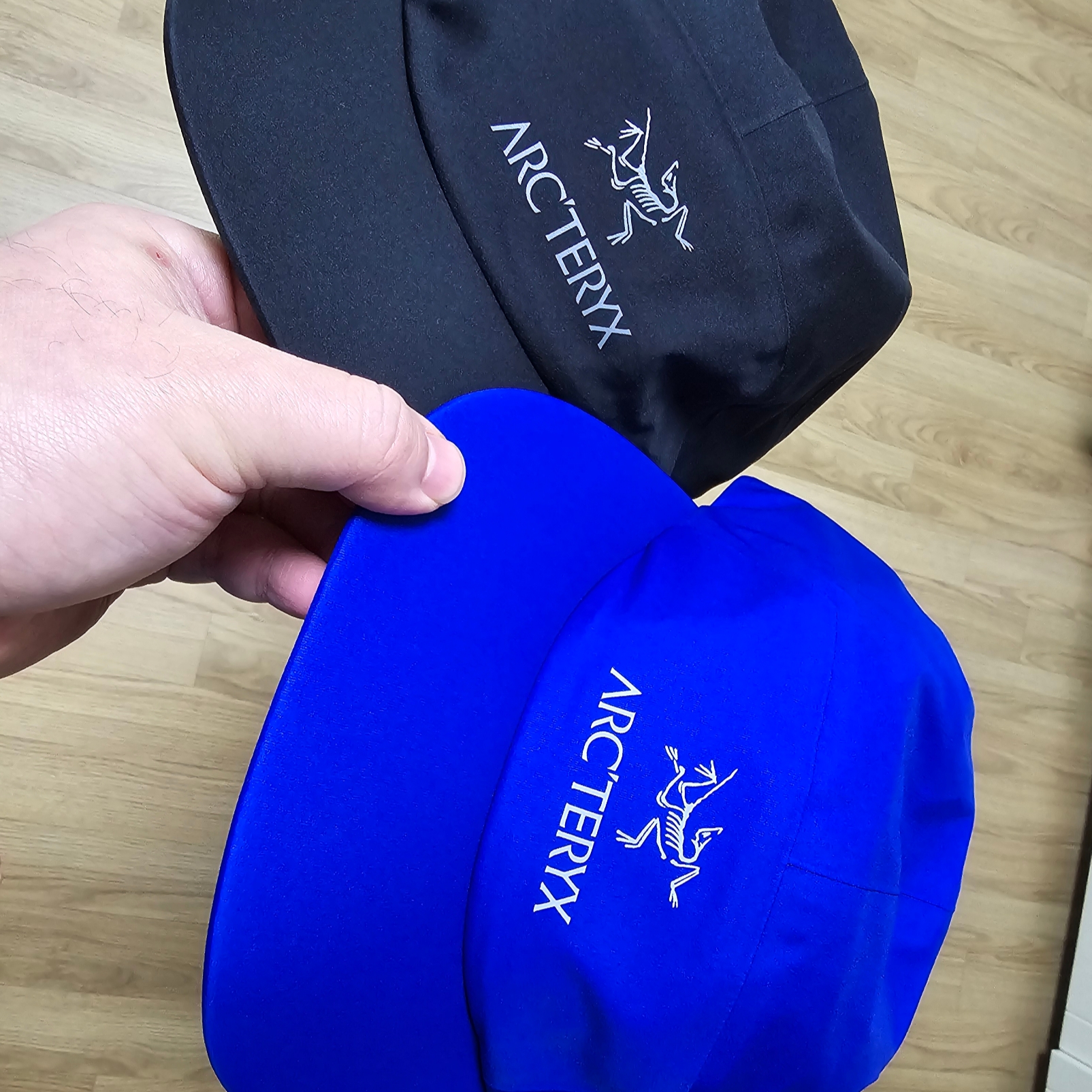 Arc'teryx Gore 5 Panel Cap Vitality, Arc'teryx Gore 5 Panel Cap Black 착용 스타일 - 2