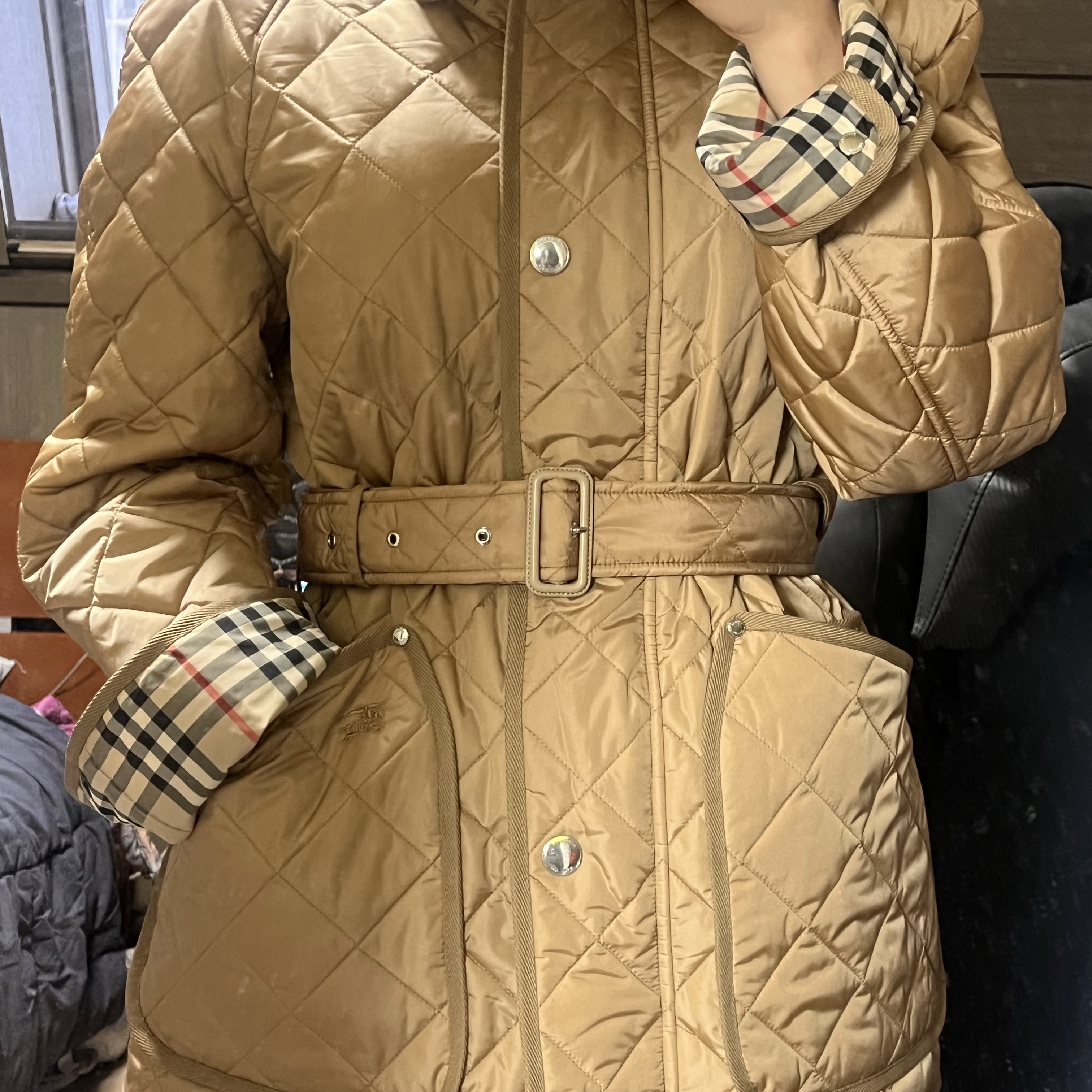 (W) Burberry Diamond Quilted Nylon Jacket Archive Beige 착용 스타일
