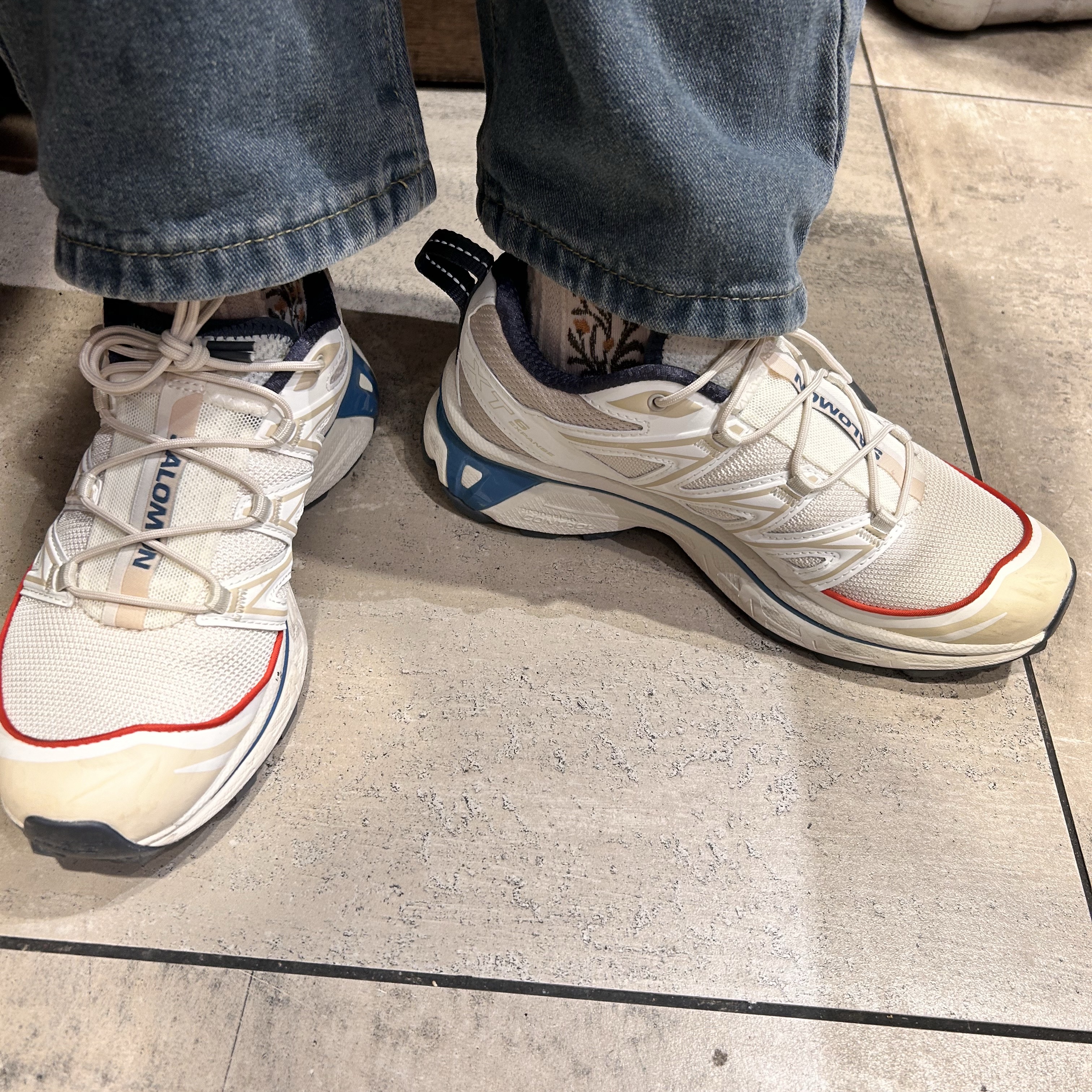 Salomon XT-6 Expanse Almond Milk Aegean Blue 착용 스타일