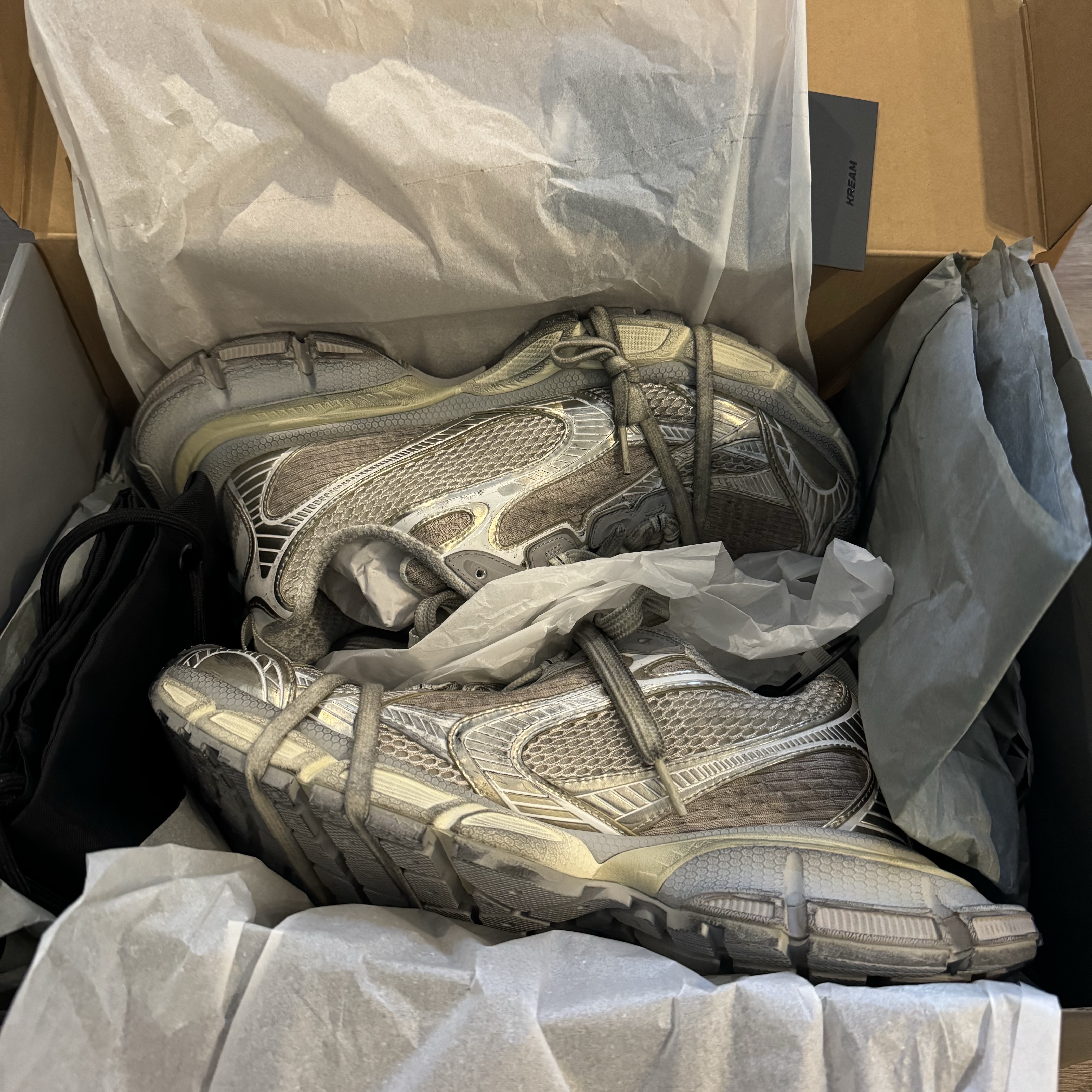 Balenciaga 3XL Sneakers Light Beige 착용 스타일 - 2