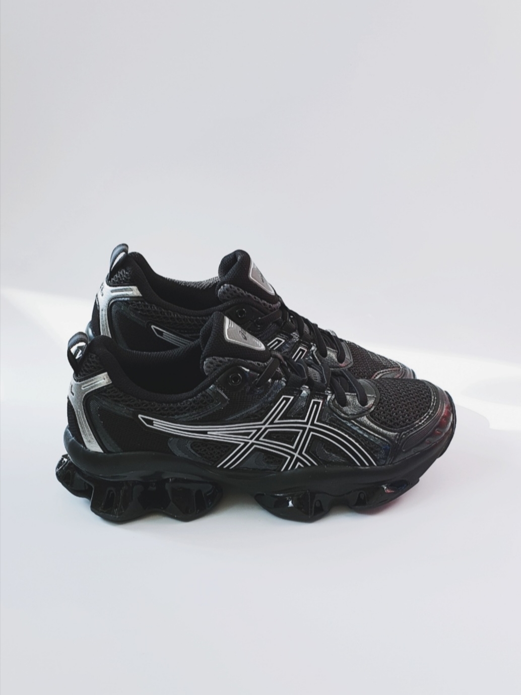 Asics Gel-Quantum Kinetic Graphite Grey Black 착용 스타일
