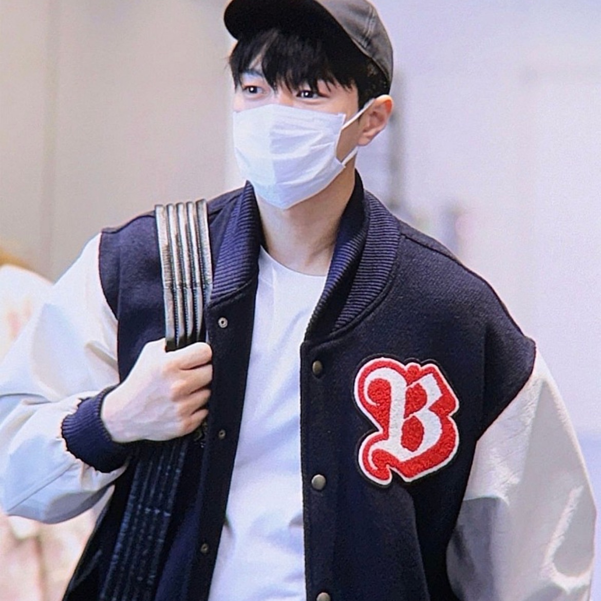 N ARCHIVE Archive Logo Edition Wool Stadium Jacket Navy 착용 스타일 - 2
