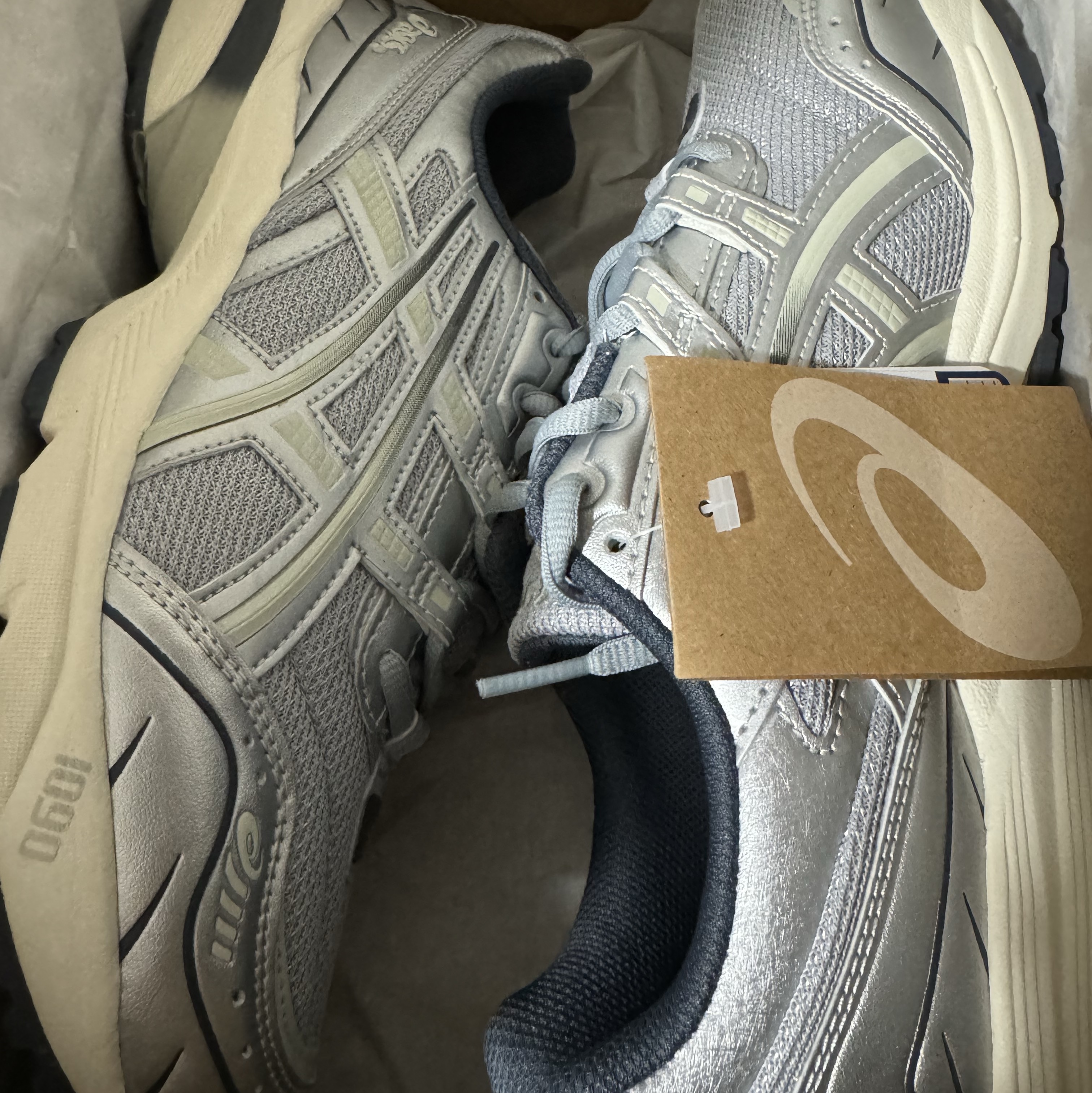 Asics Gel-1090 Piedmont Grey 착용 스타일