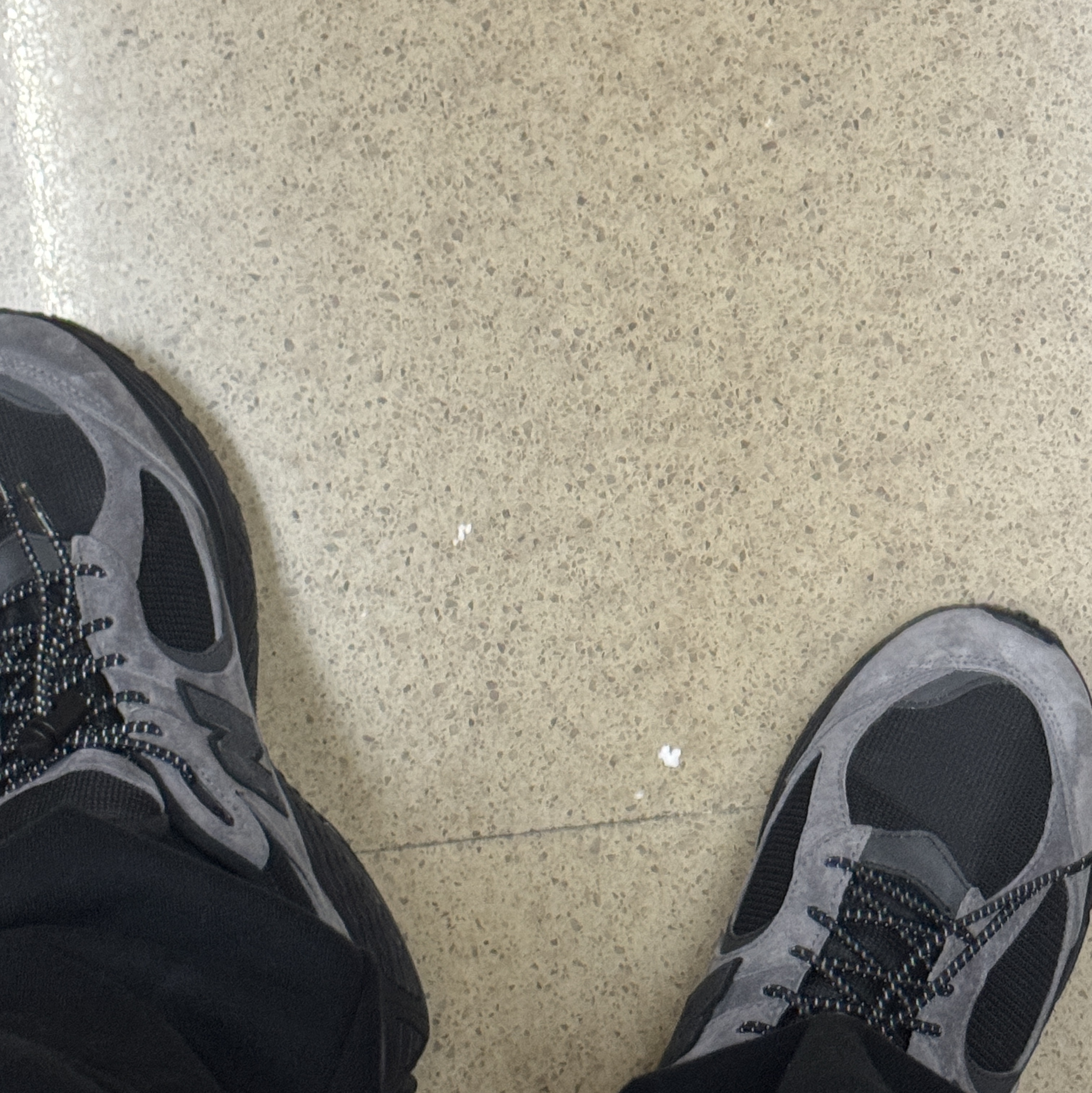 New Balance x JJJJound 2002R Gore-Tex Charcoal 착용 스타일