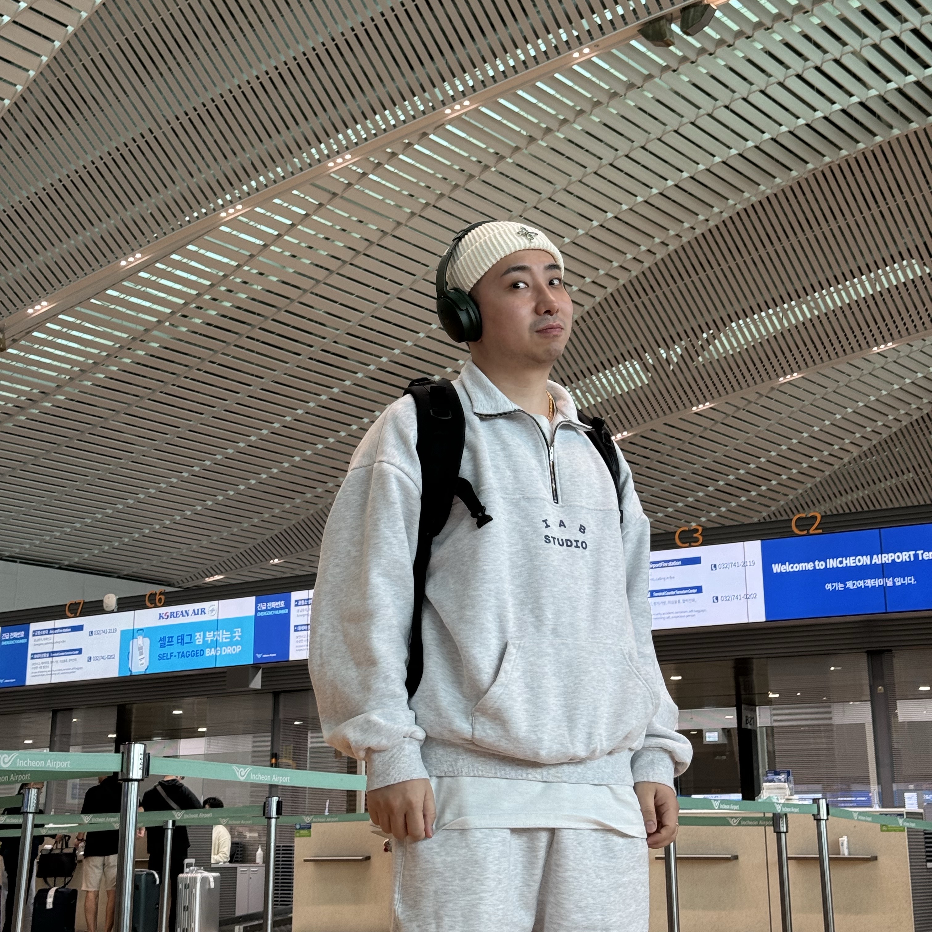 IAB Studio Half Zip Pullover Light Gray 착용 스타일 - 2