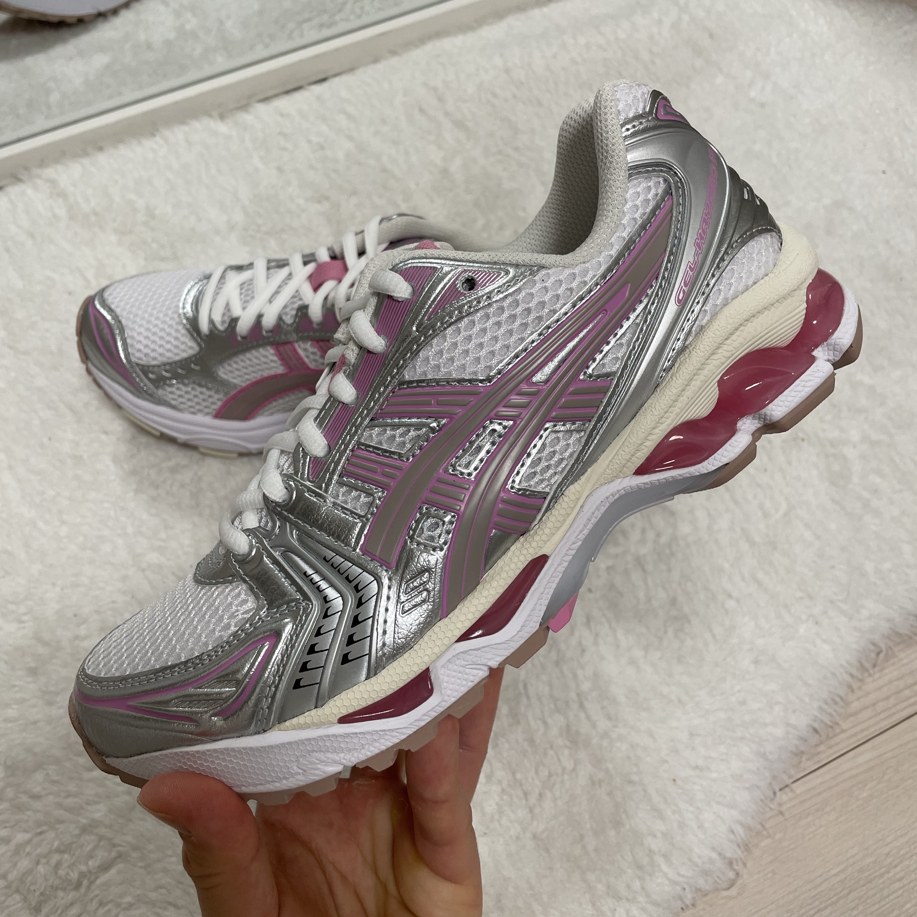 Asics Unlimited Gel-Kayano 14 White Fawn 착용 스타일 - 1