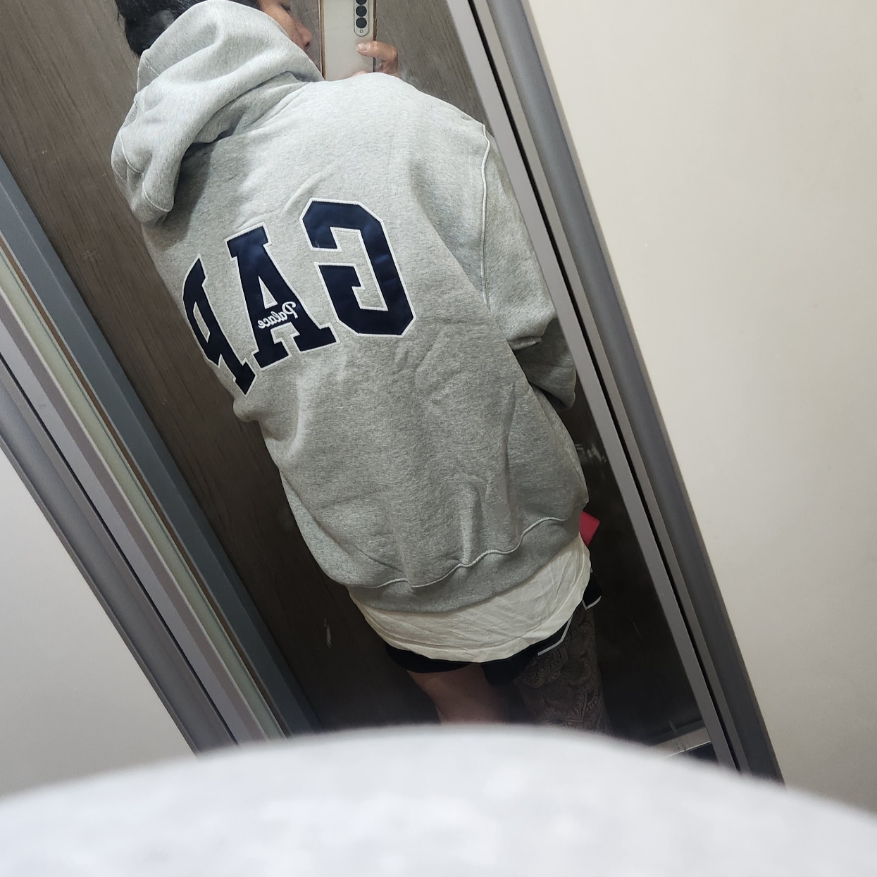 Palace x Gap Hood Grey - 24SS 착용 스타일 - 3