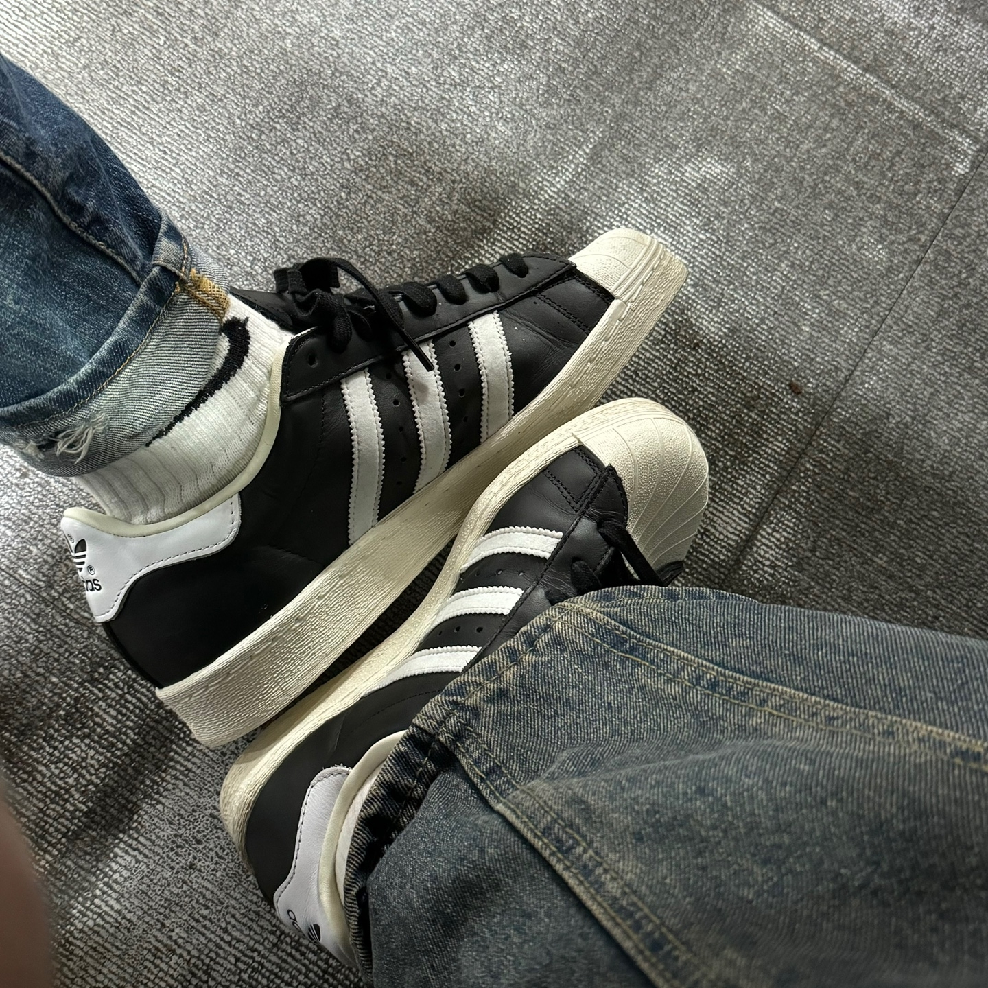 Adidas Superstar 82 FI Core Black 착용 스타일